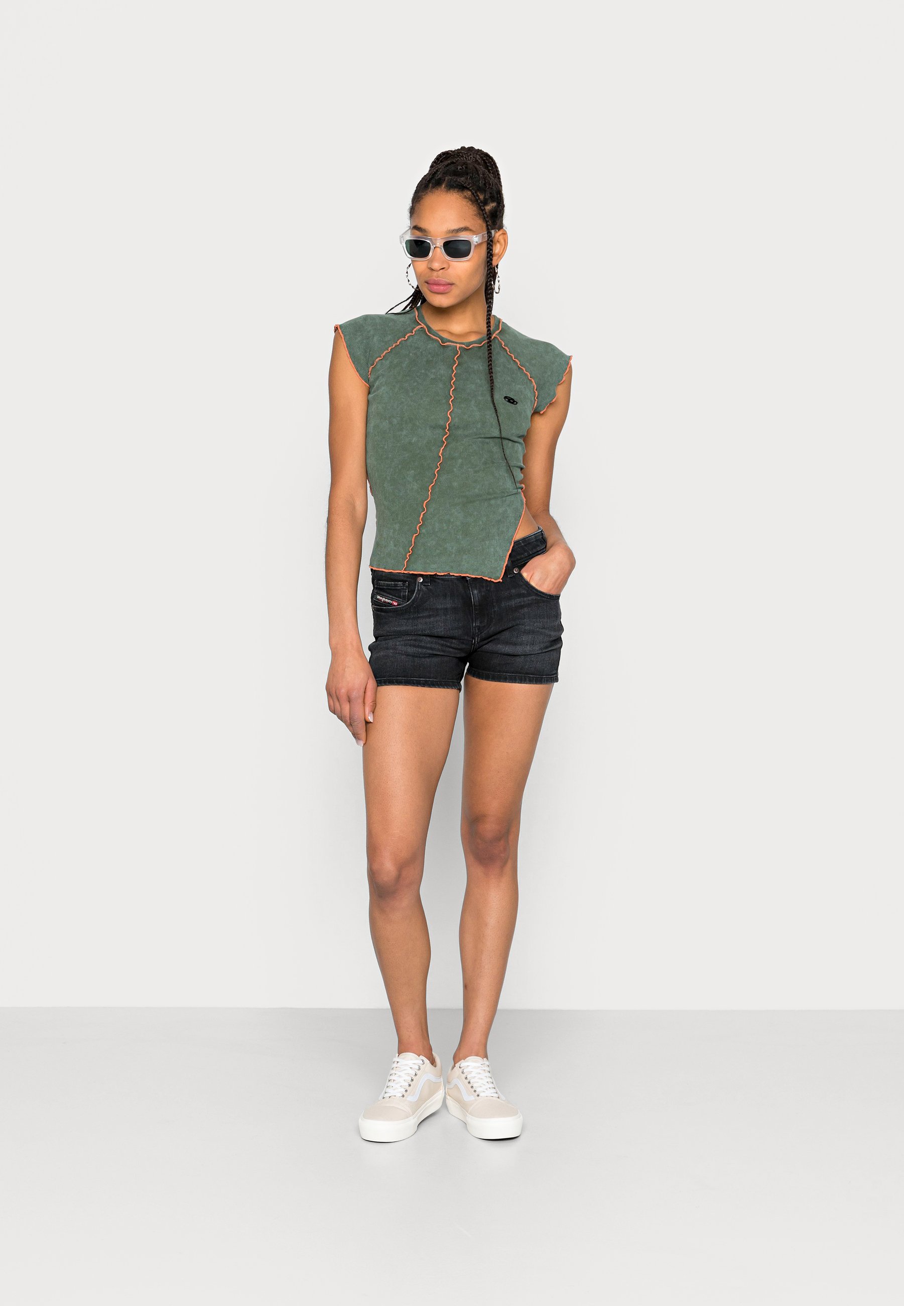 Diesel DE-LYLA-SHORT DIESEL LIBRARY - Denim shorts - black/gray/black denim