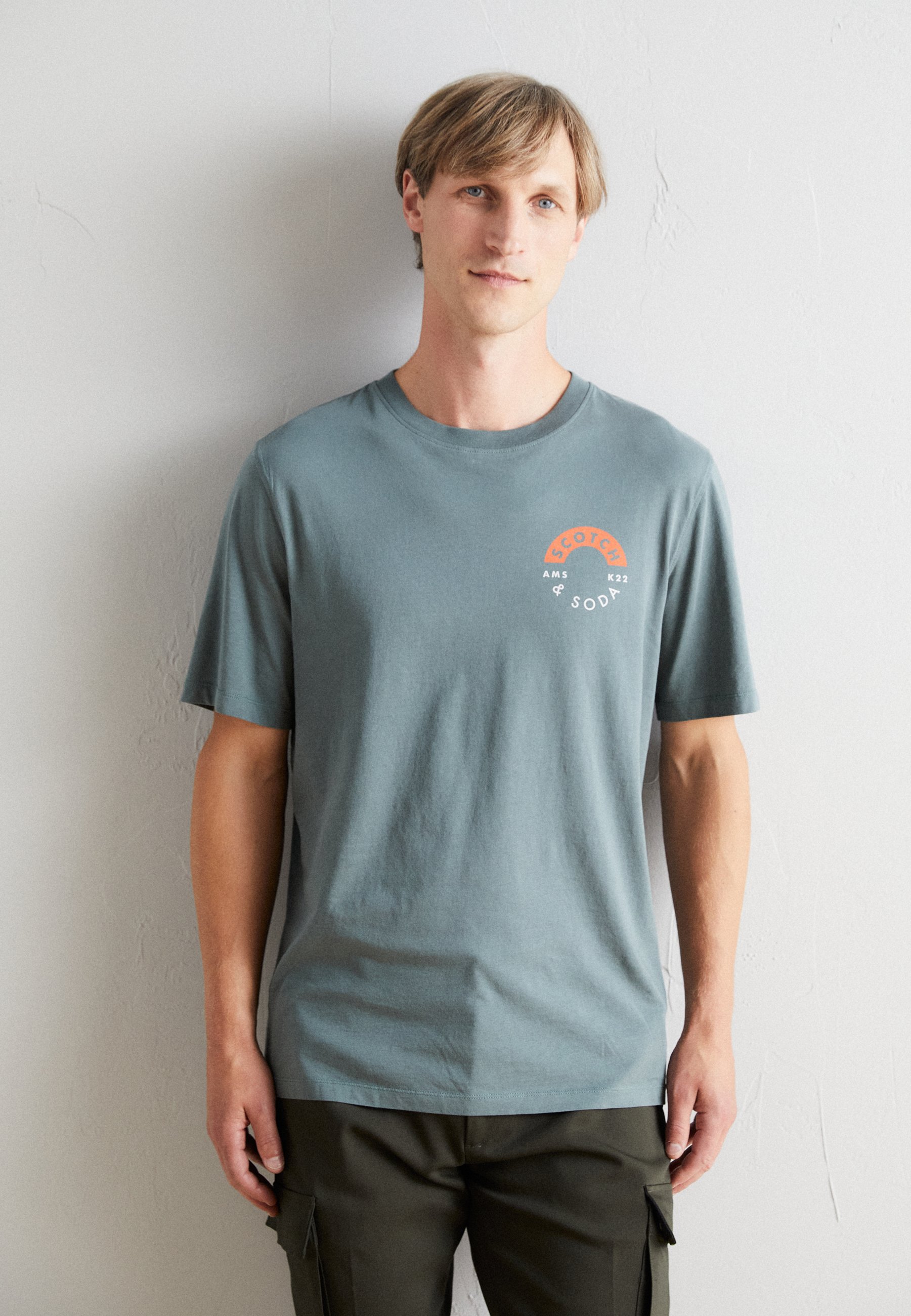 Scotch & Soda LOGO CHEST PRINTED CREWNECK TEE - Print T-shirt - tanne/evergreen