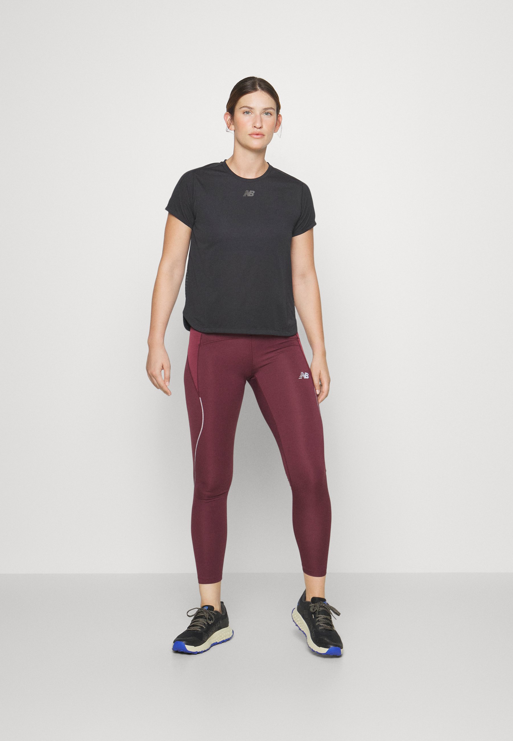NB IMPACT RUN LUMINOUS SHORT SLEEVE - Sports T-shirt - black heather/black