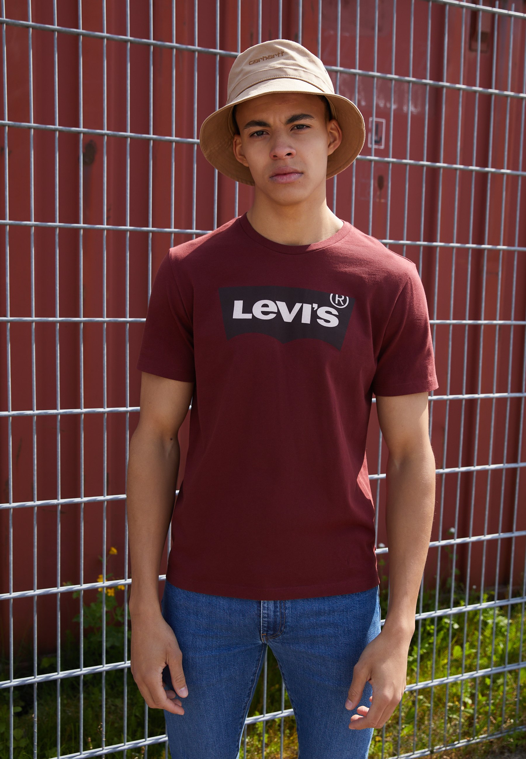 Levi's® GRAPHIC CREWNECK TEE - Print T-shirt - color port/bordeaux