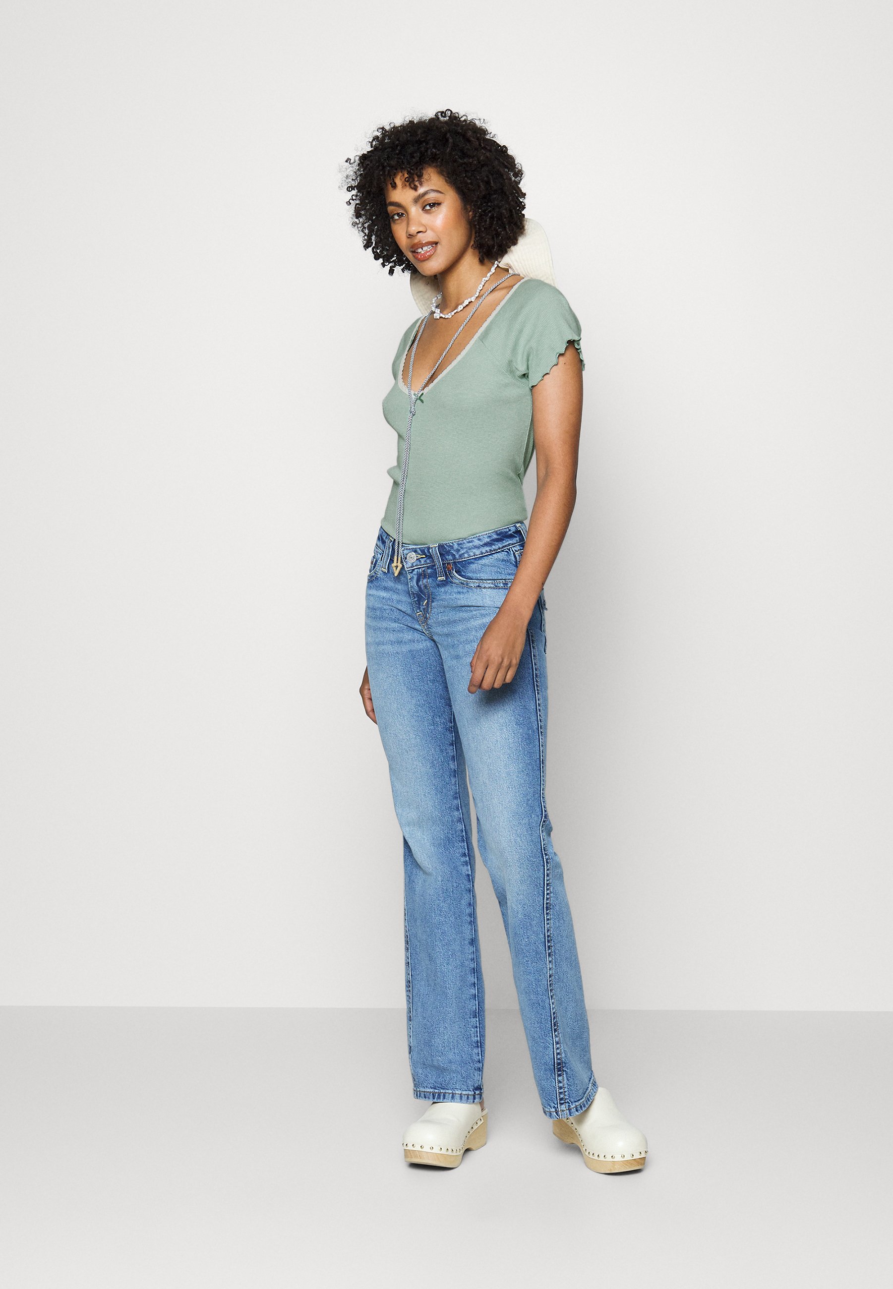 Levi's® DRY GOODS V NECK TEE - Print T-shirt - mint