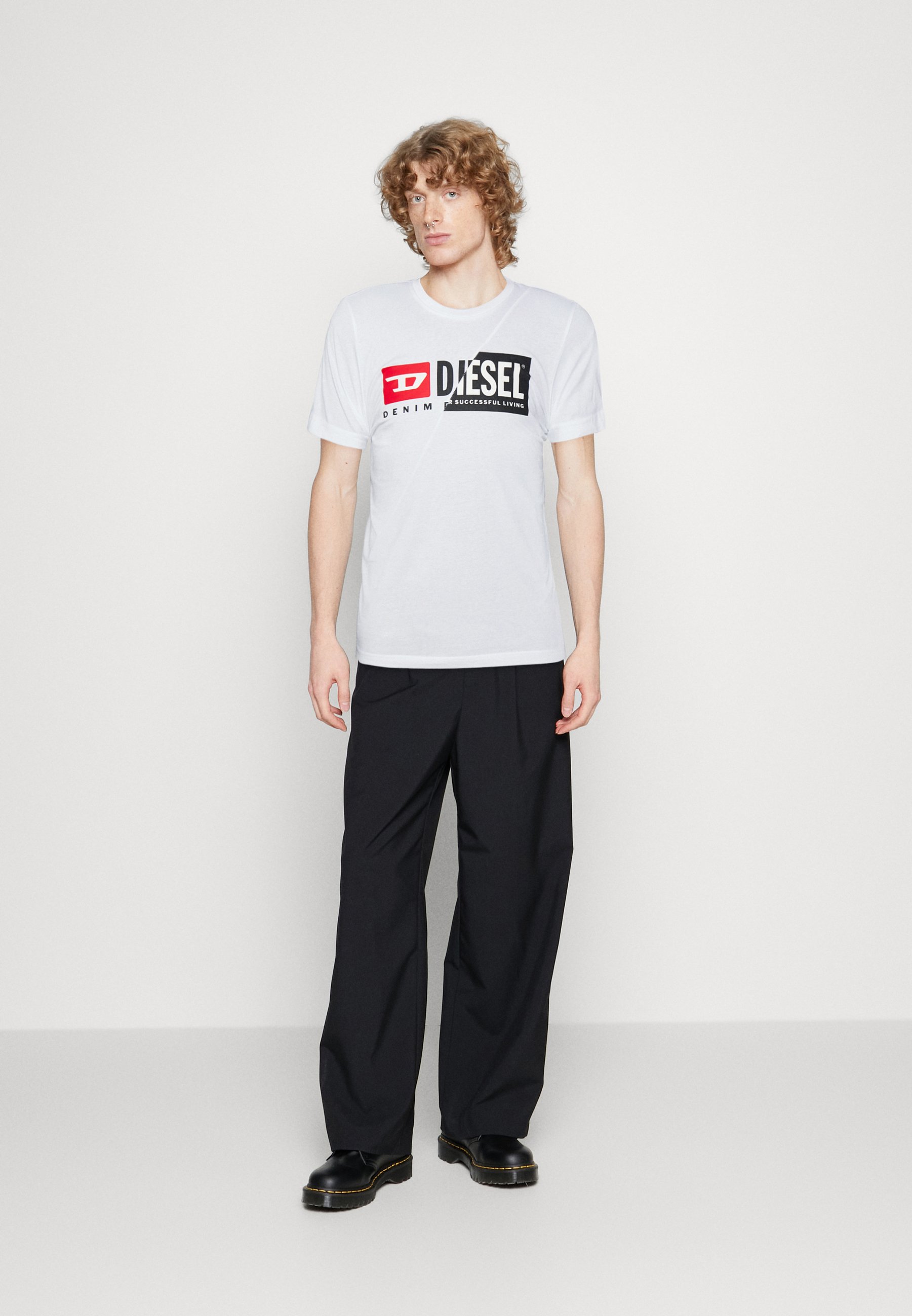 Diesel BROKEN LOGO DIEGO FIT UNISEX - Print T-shirt - white