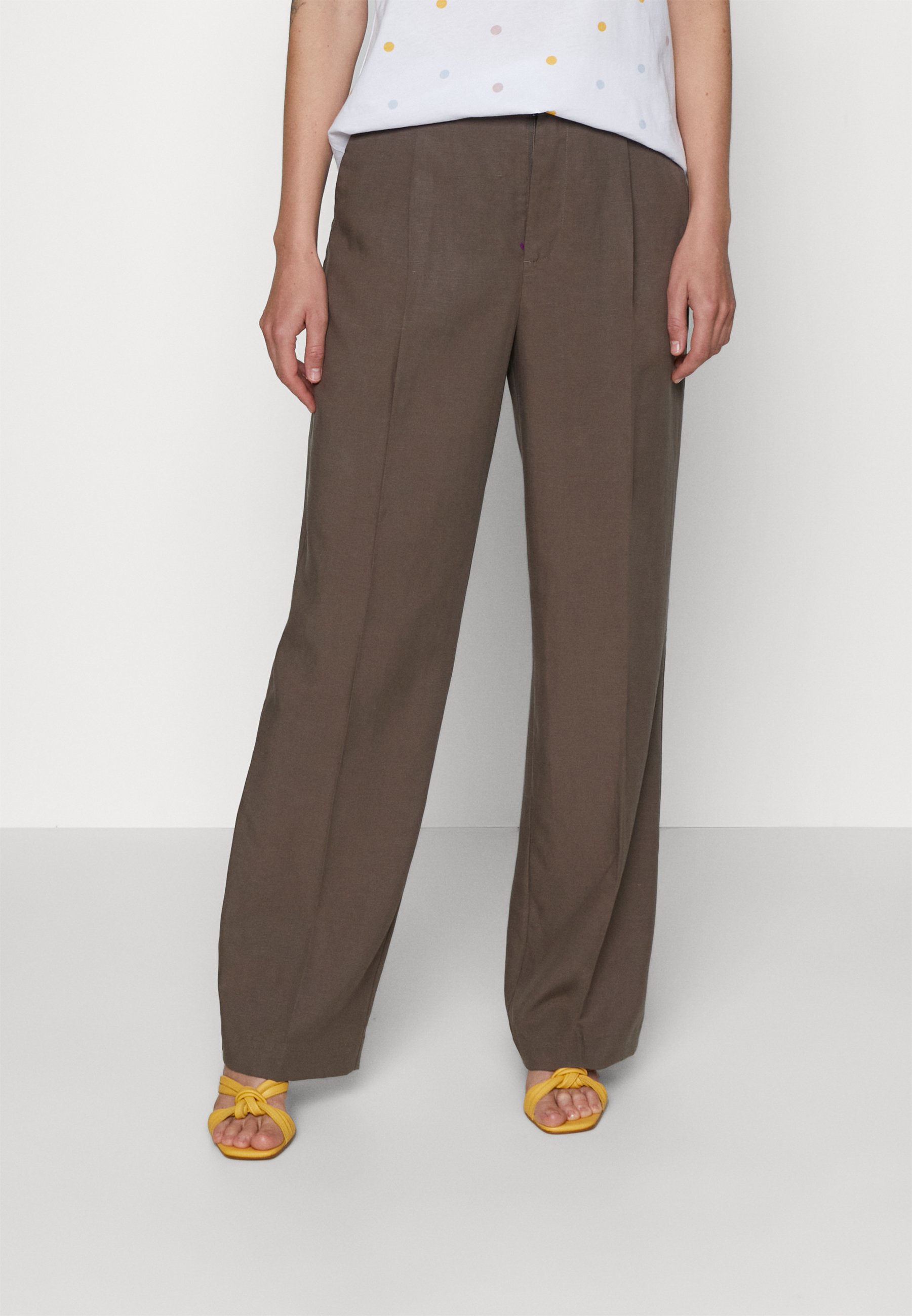 Scotch & Soda DRAPEY MID-RISE WIDE LEG PANT - Trousers - dark taupe/taupe