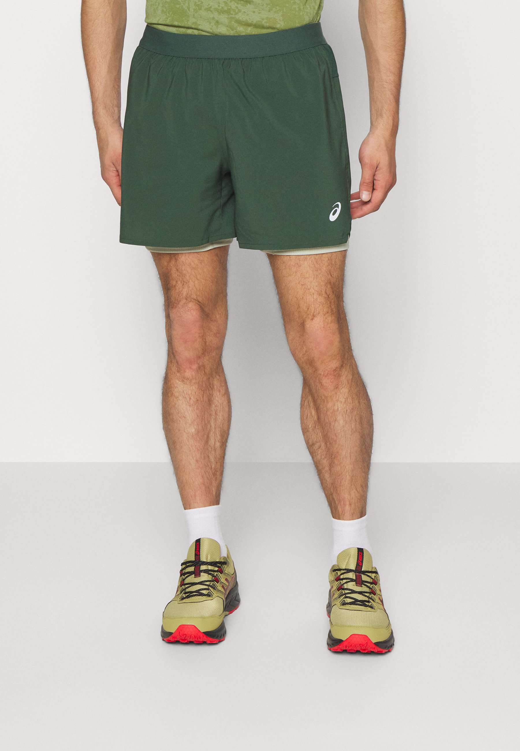 ASICS ROAD - Sports shorts - rain forest/dried leaf green/green