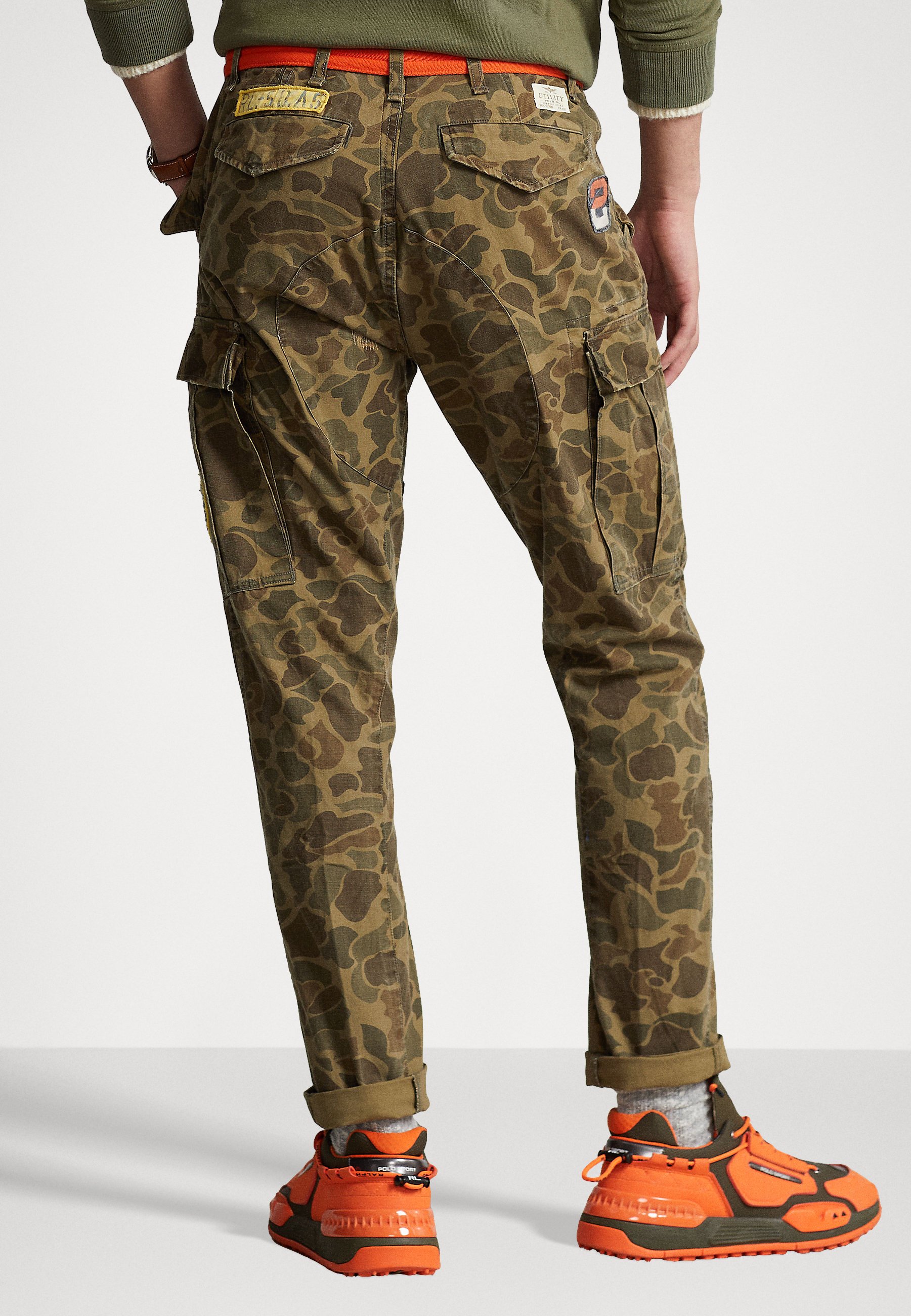Polo Ralph Lauren SLIM FIT CAMO CANVAS CARGO TROUSER - Cargo trousers - frog/dark green