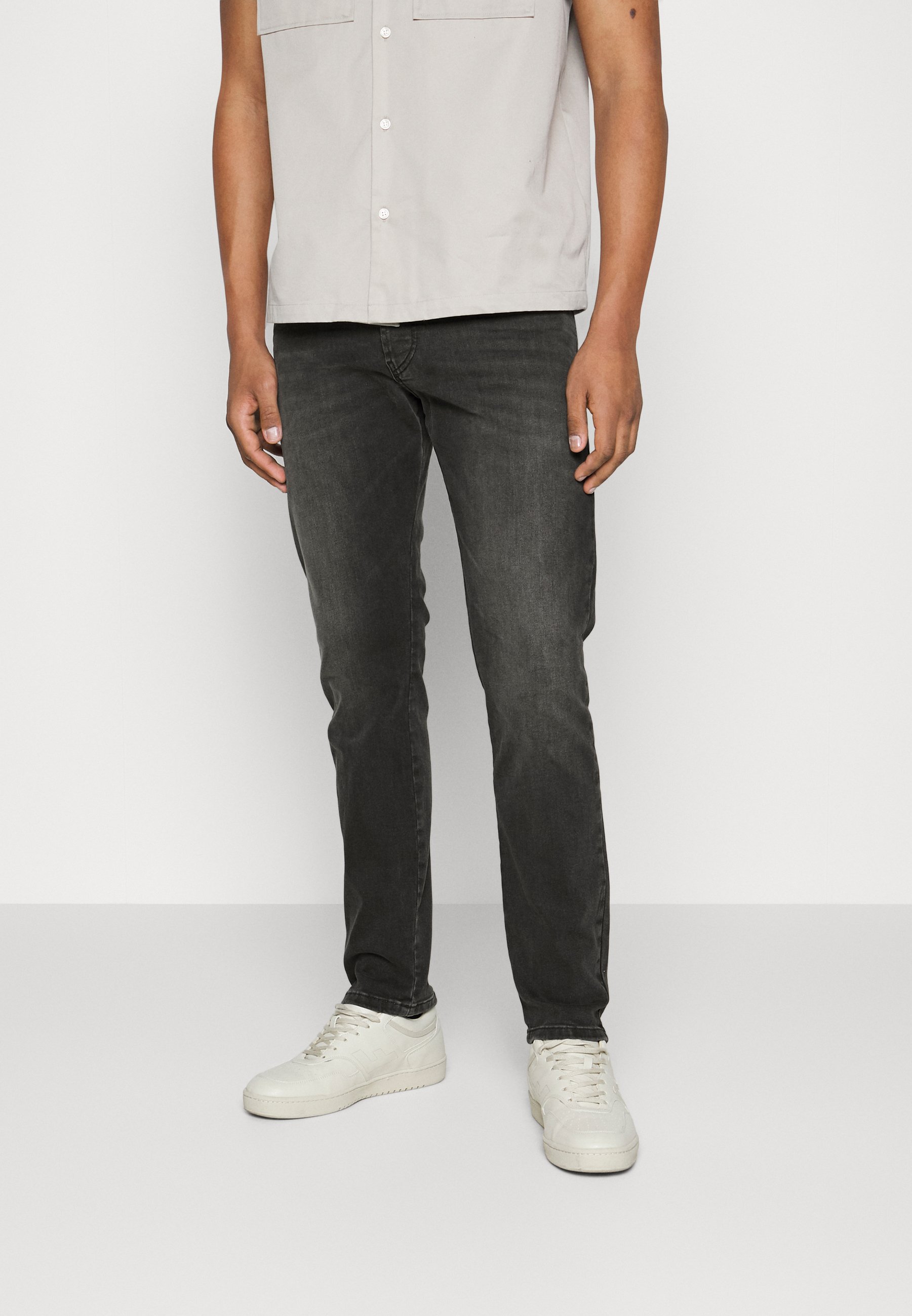 Diesel D-YENNOX - Jeans Tapered Fit - black/gray/black denim