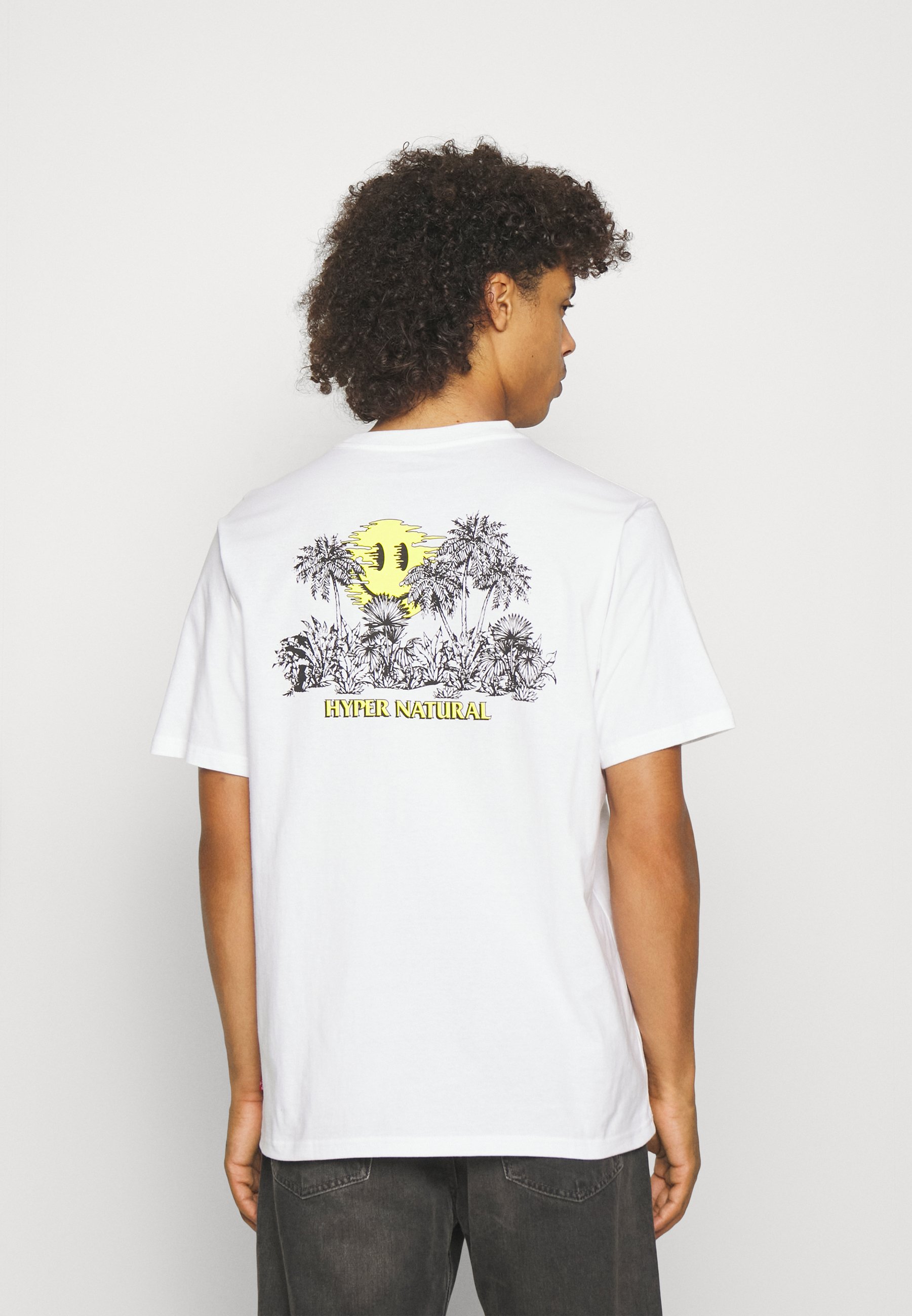 Levi's® TEE - Print T-shirt - hyper natural white/white