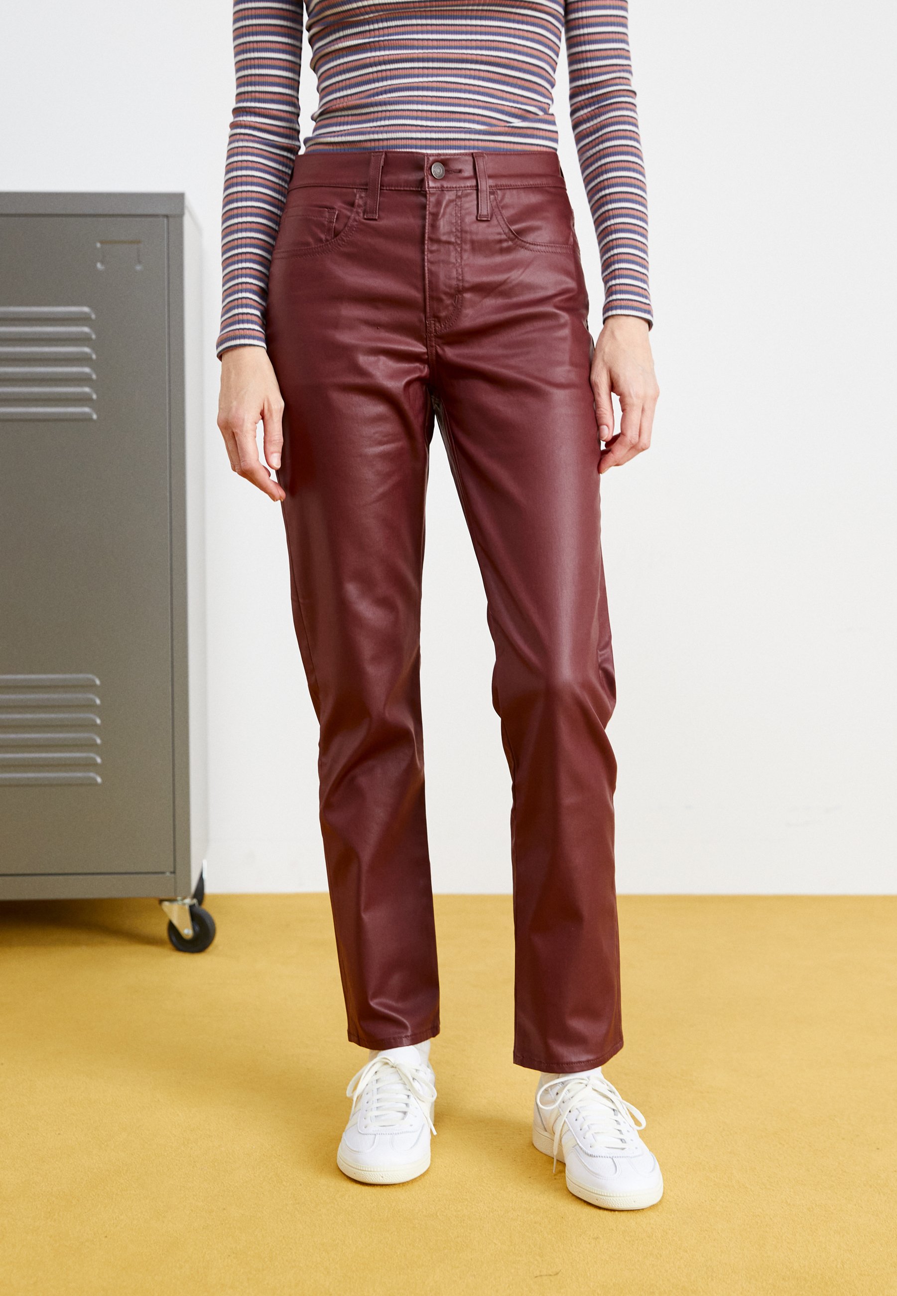 Levi's® 724™ COATED STRAIGHT - Straight leg jeans - decadent chocolate/dark brown