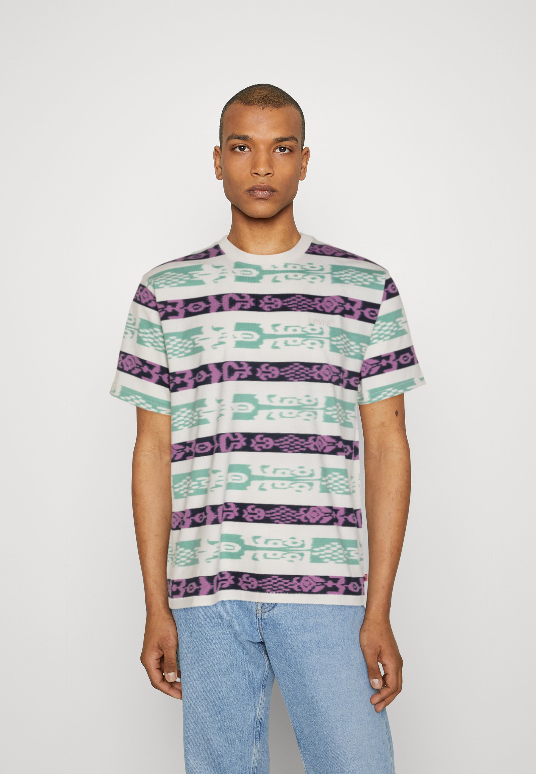 Levi's® TAB VINTAGE - Basic T-shirt - hyper ikat wasabi/white