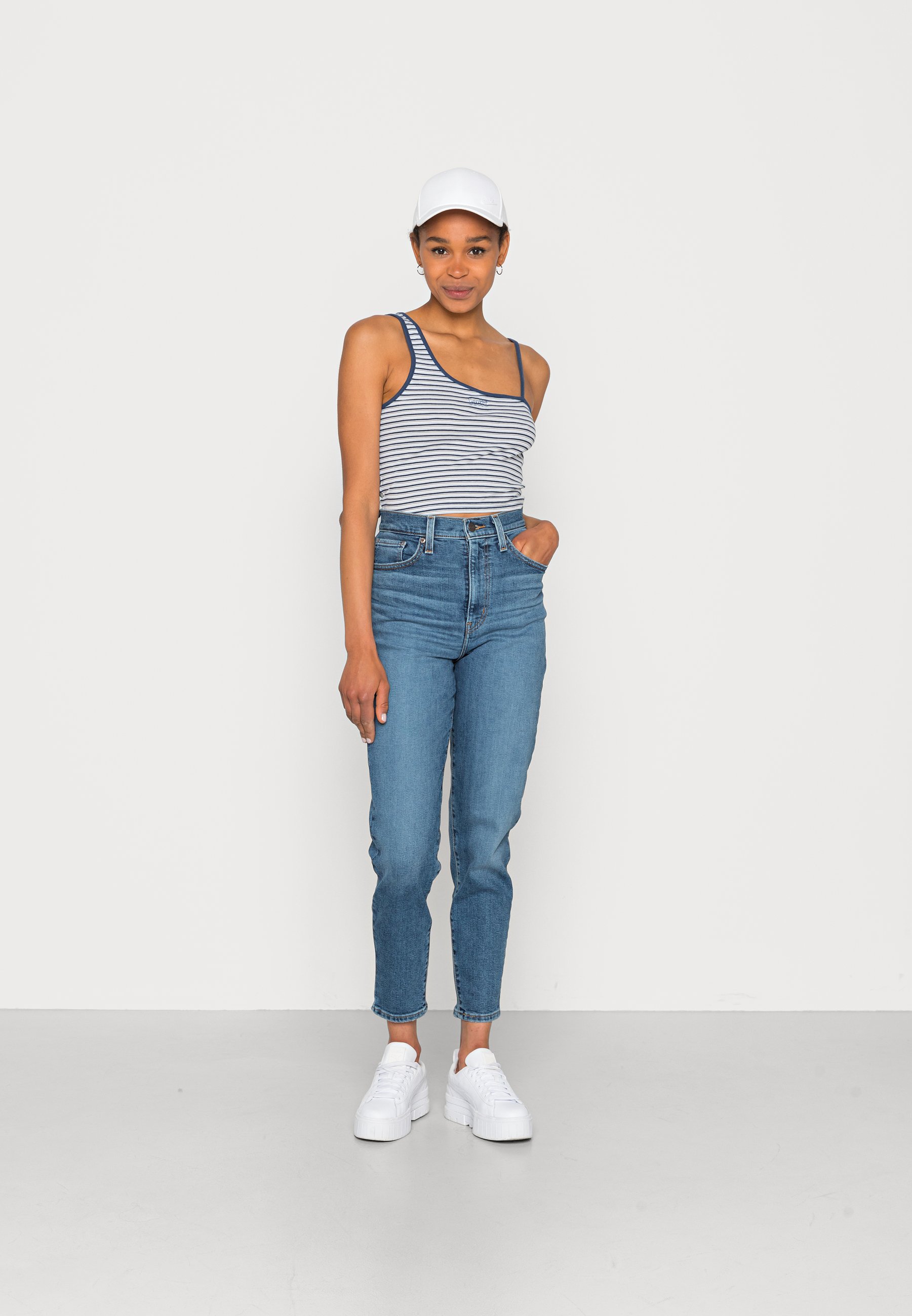 Levi's® HIGH WAISTED MOM - Jeans Tapered Fit - z0642 medium indigo/stone blue denim