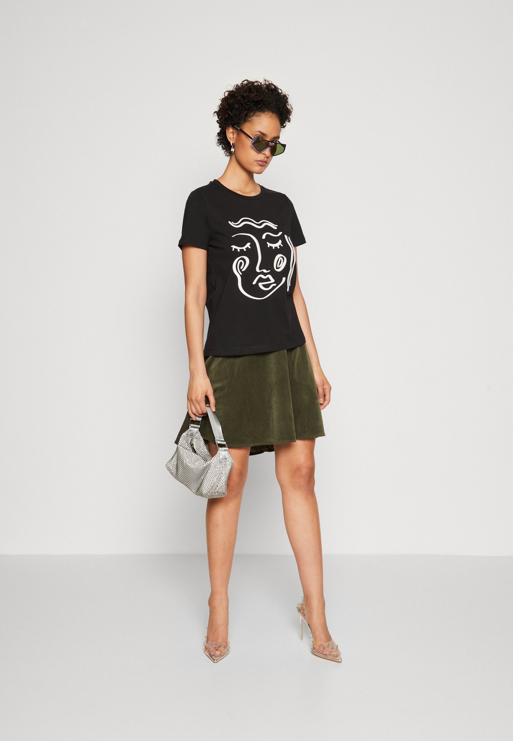 Vero Moda VMFRANCIS FACE BOX - Print T-shirt - black