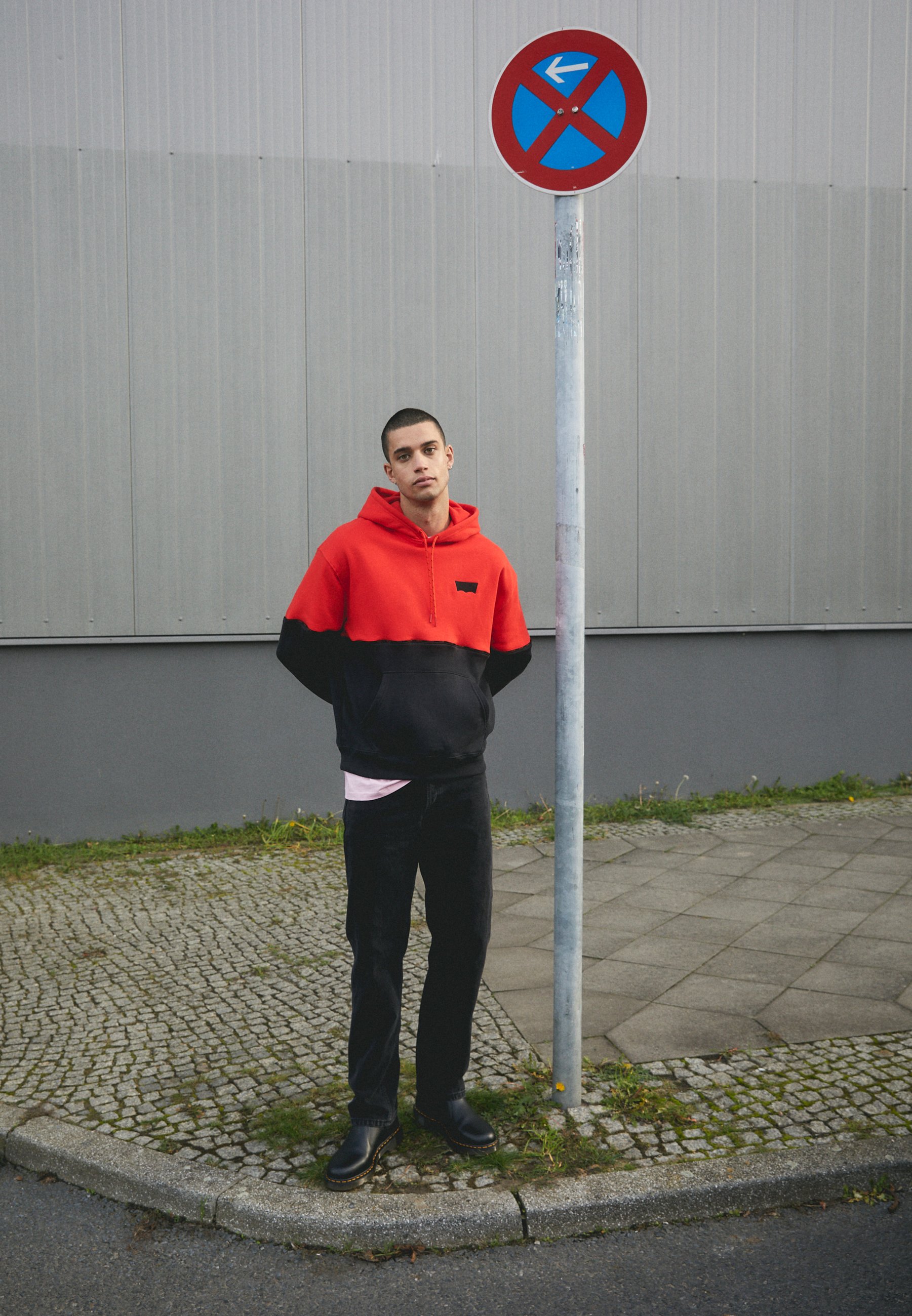 Levi's® GRAPHIC PIPING - Hoodie - flame scarlet/caviar/red