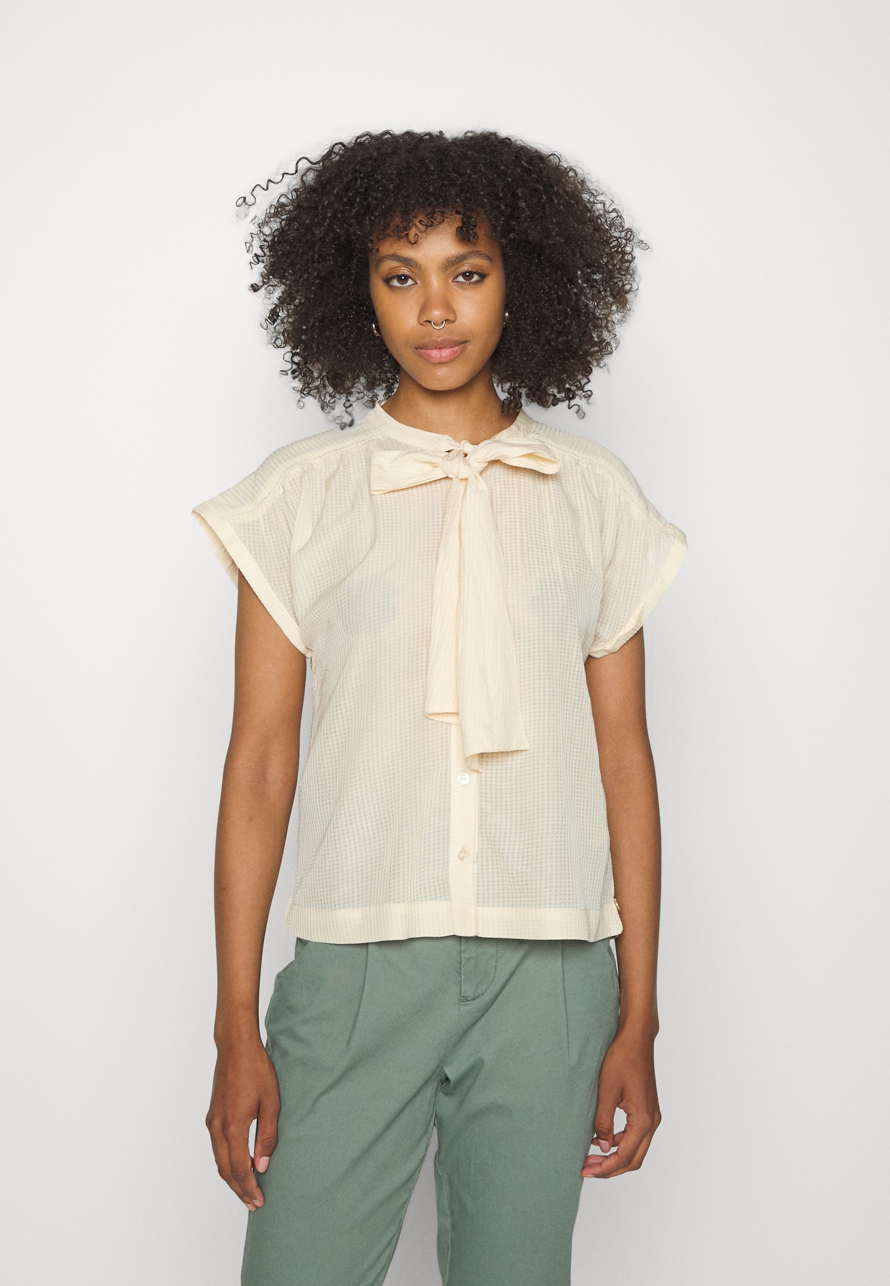 Scotch & Soda SHORT SLEEVE SCARF RELAXED - Button-down blouse - ecru/beige