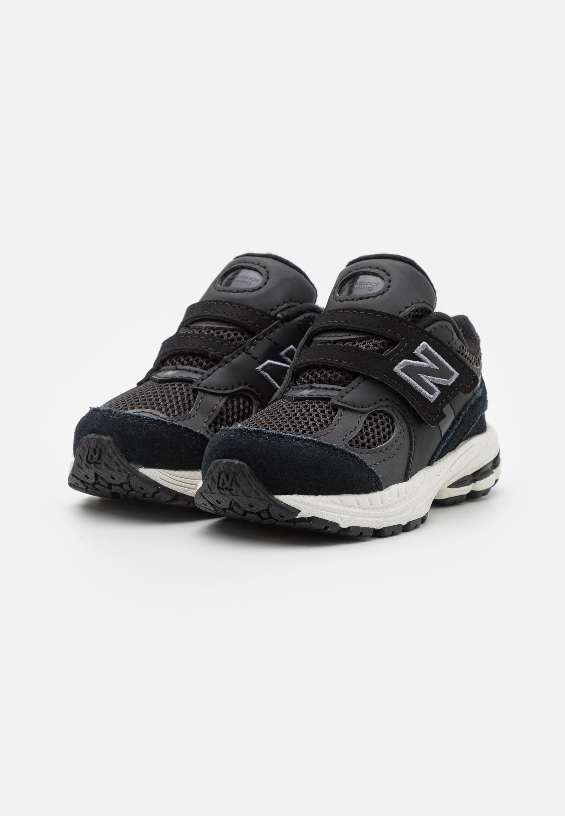 NB IV2002 UNISEX - Trainers - black