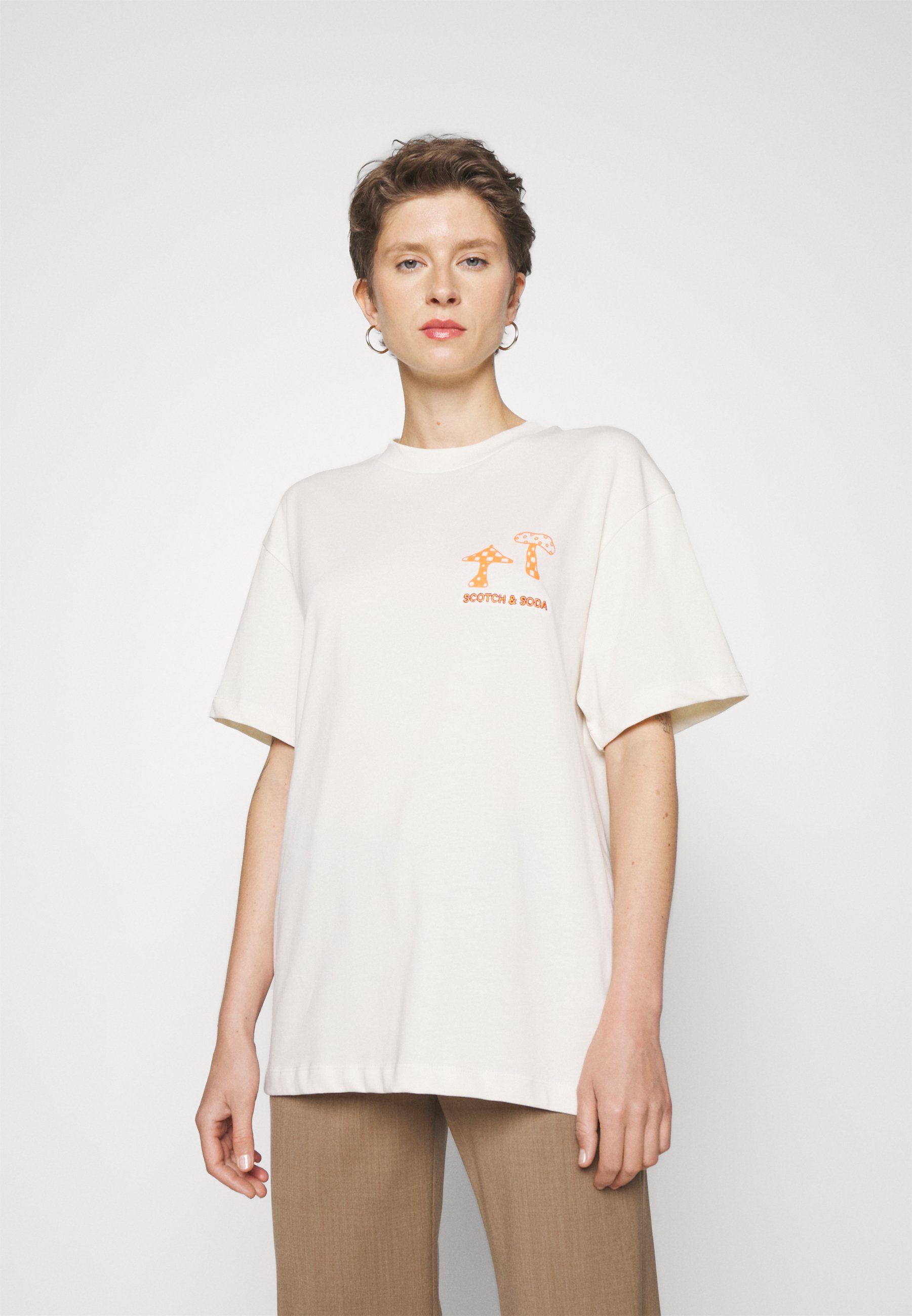 Scotch & Soda BORN TO LOVE - ORGANIC COTTON ARTWORK T-SHIRT - Print T-shirt - ecru/off-white