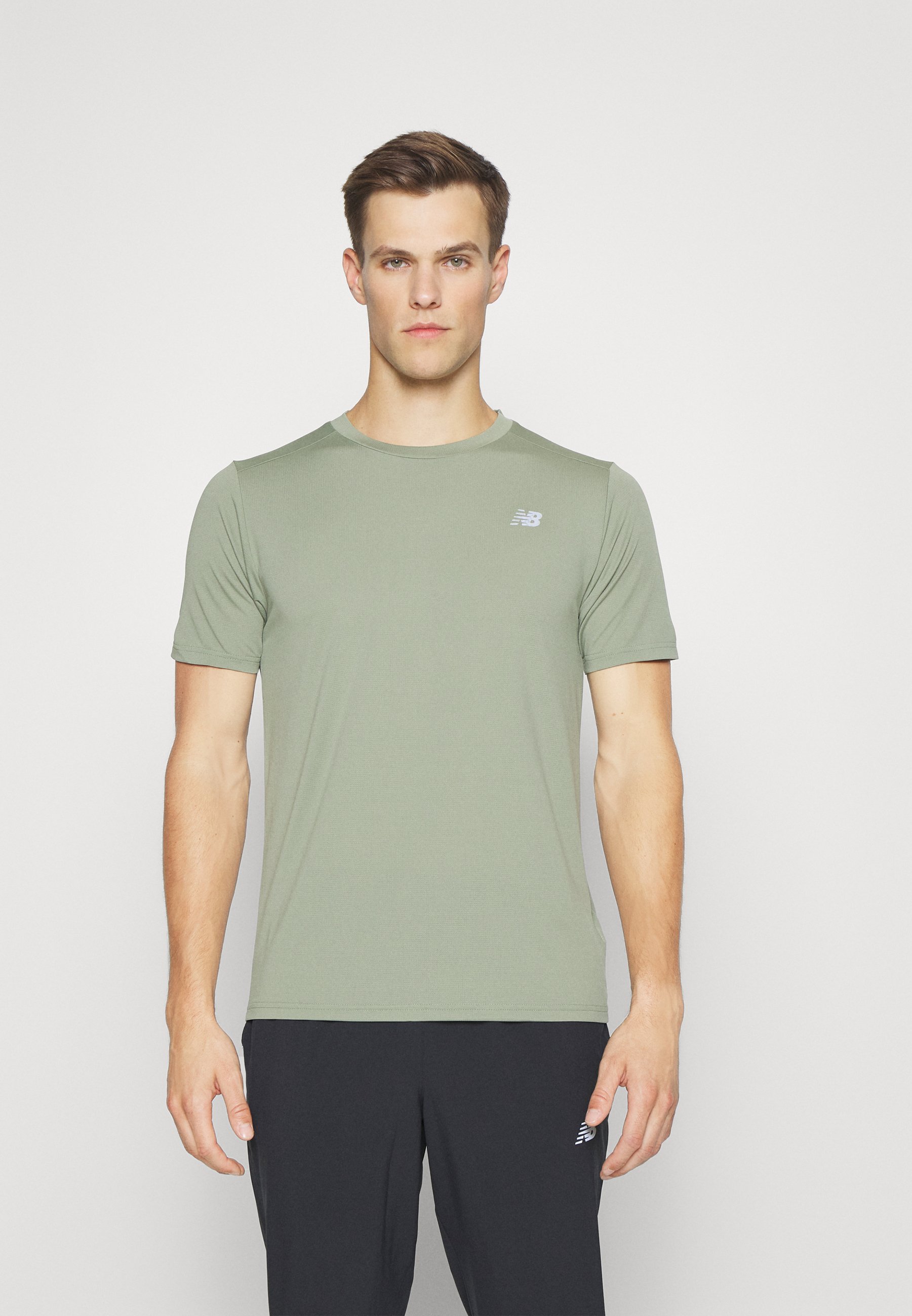 NB CORE RUN SHORT SLEEVE - Basic T-shirt - olive leaf/green