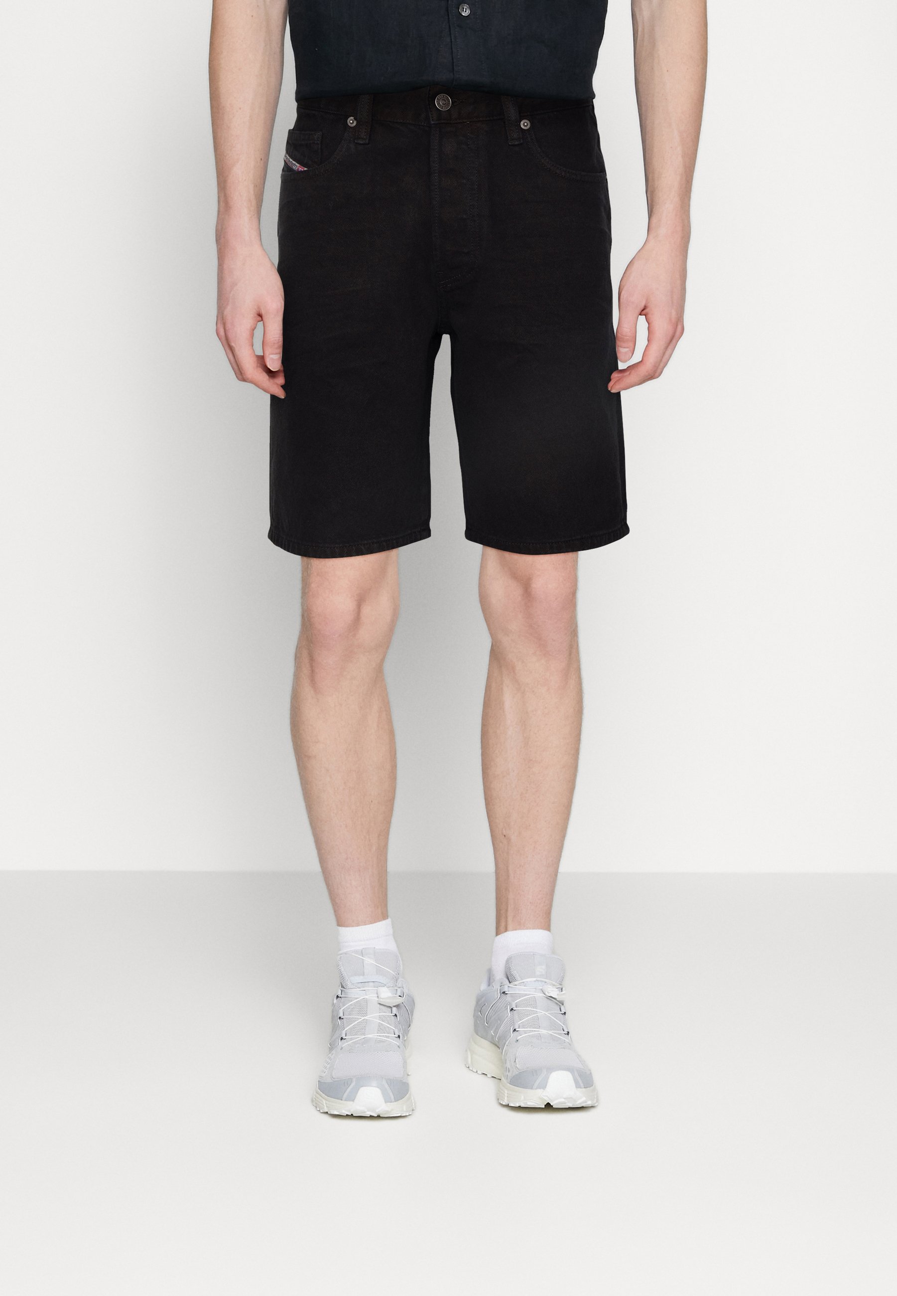 Diesel REGULAR-SHORT - Denim shorts - black/black denim