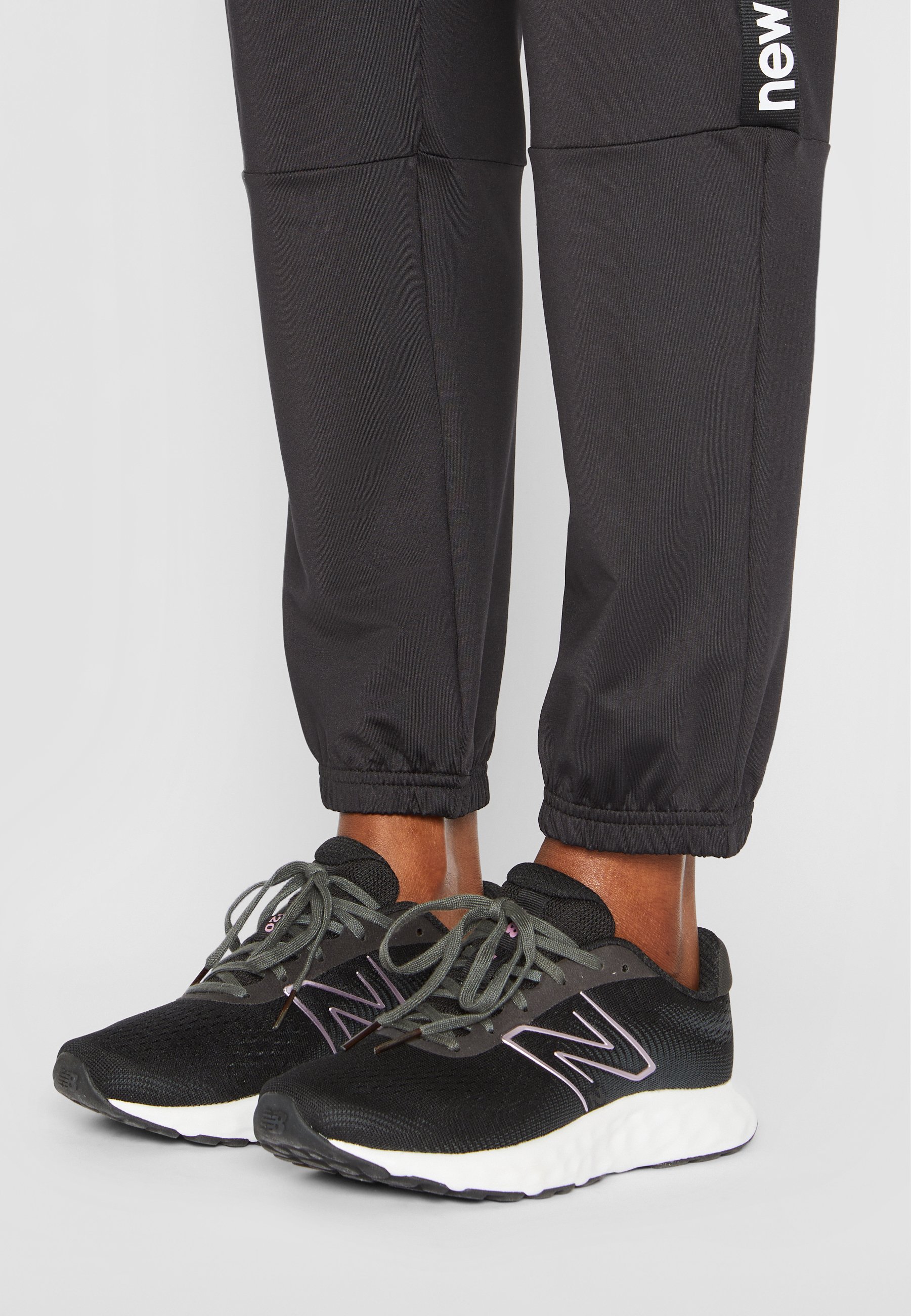 NB 520 - Neutral running shoes - black/black