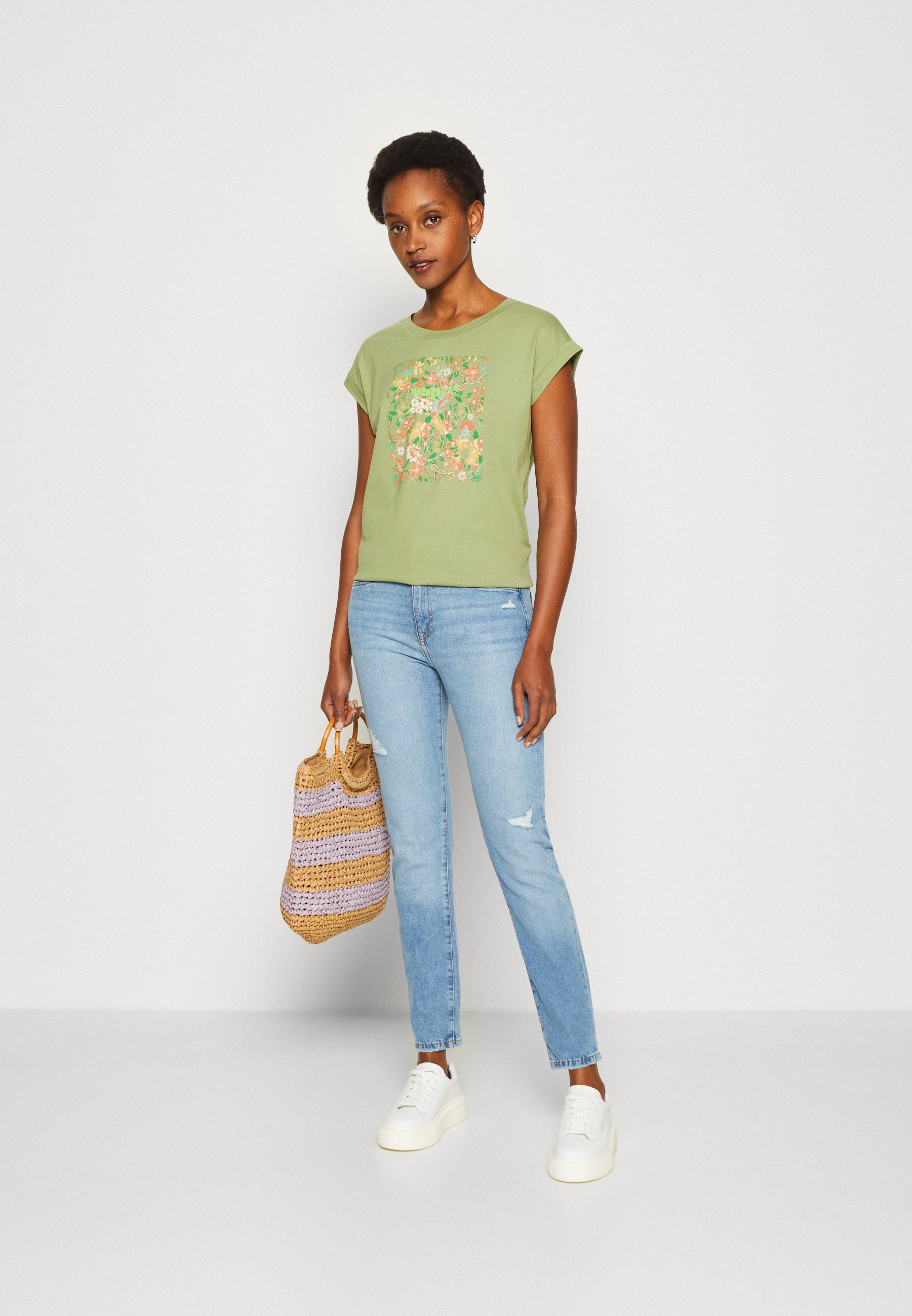 Esprit STITCH DETAIL - Print T-shirt - pistachio green/green