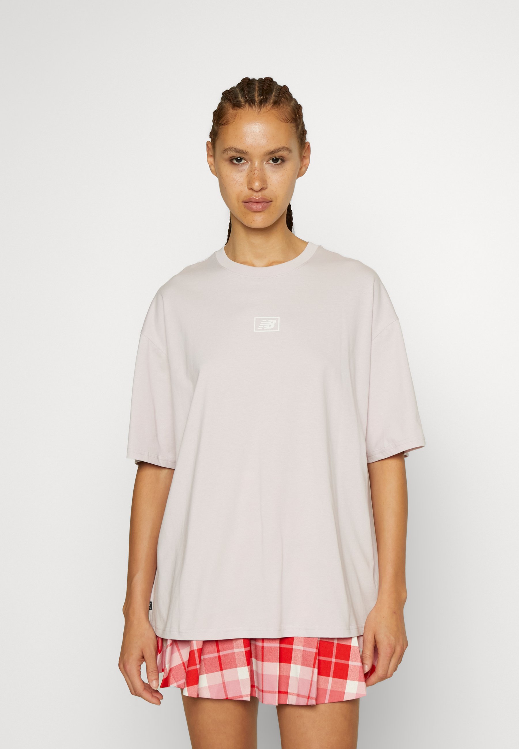 NB ESSENTIALS GRAPHIC OVERSIZED - Print T-shirt - december sky/light pink