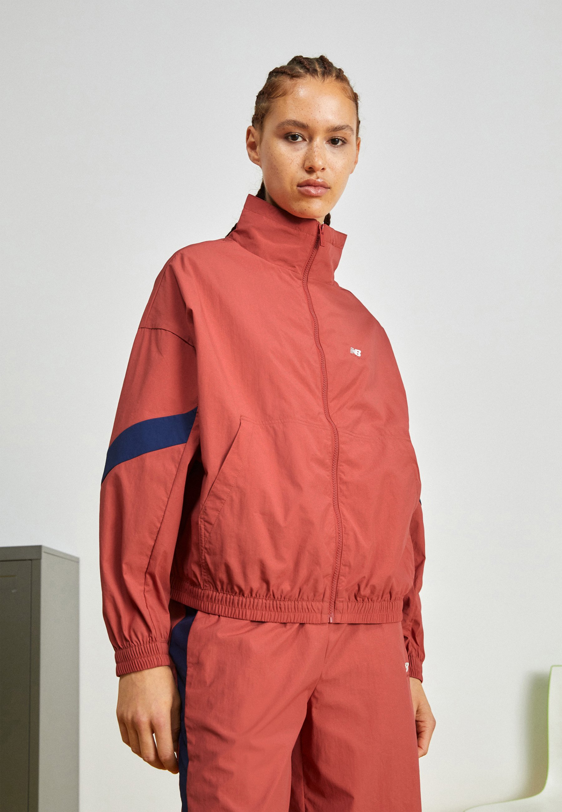 NB ATHLETICS JACKET - Summer jacket - astro dust/dark red