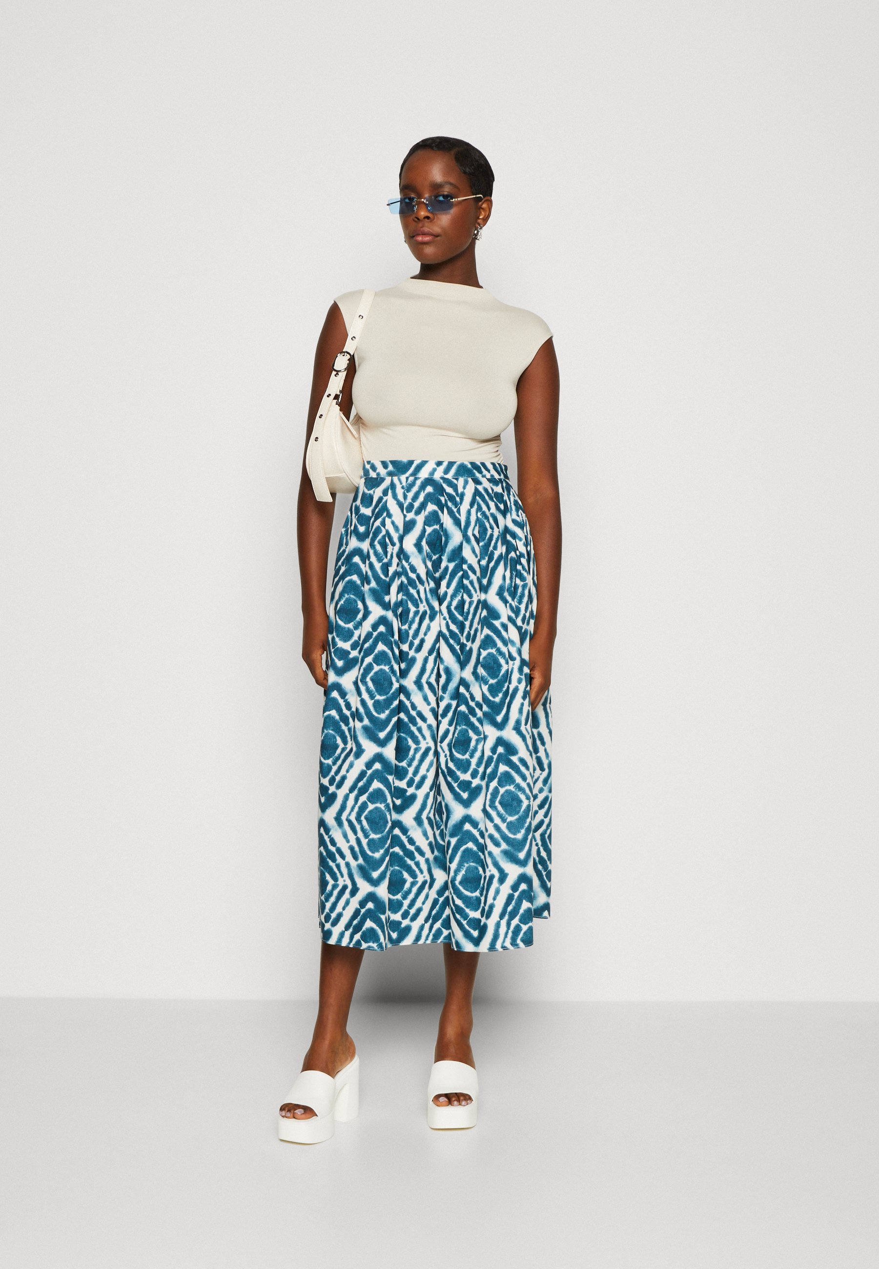Scotch & Soda PRINTED SKIRT WITH PLEATS - Pleated skirt - bottle green/turquoise