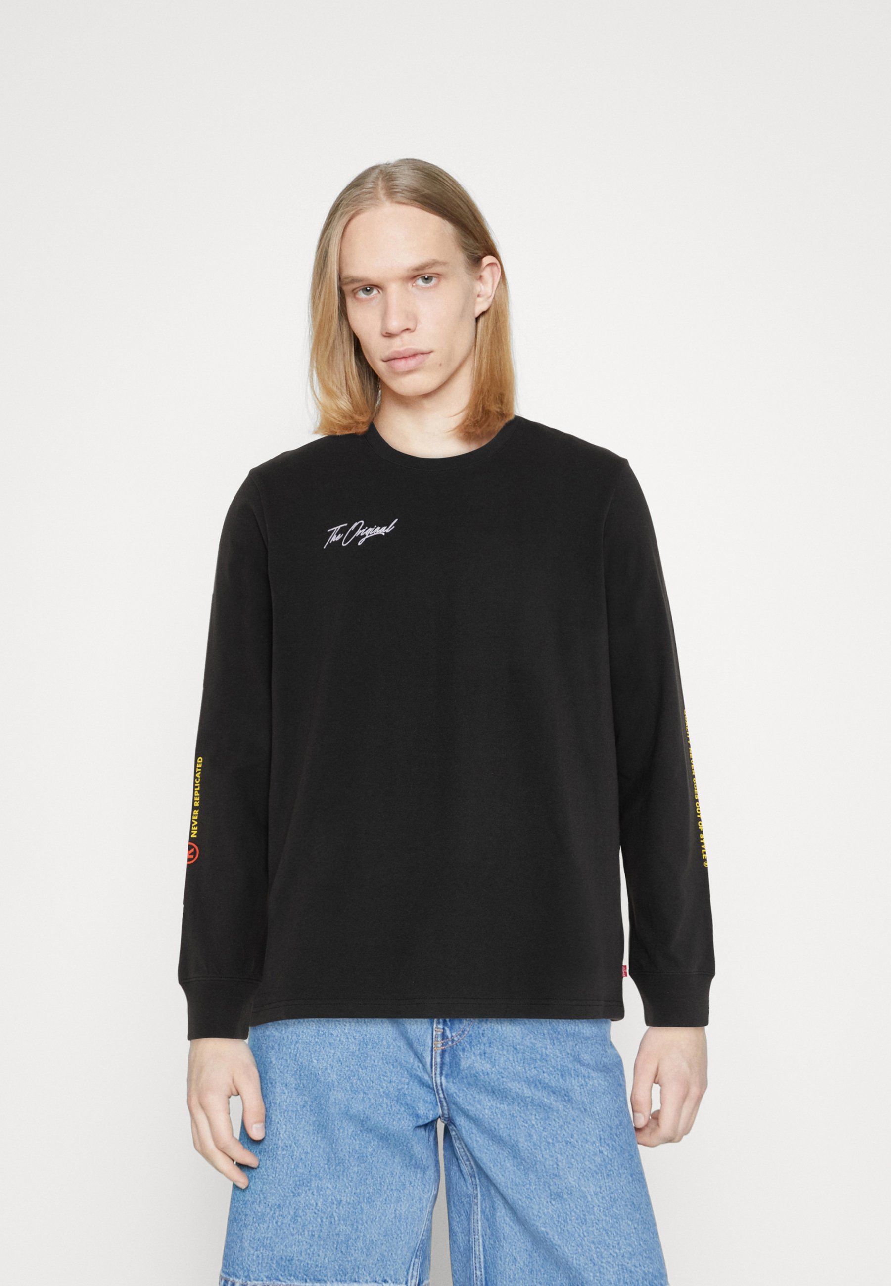 Levi's® RELAXED GRAPHIC TEE - Long sleeved top - black/mottled black/black