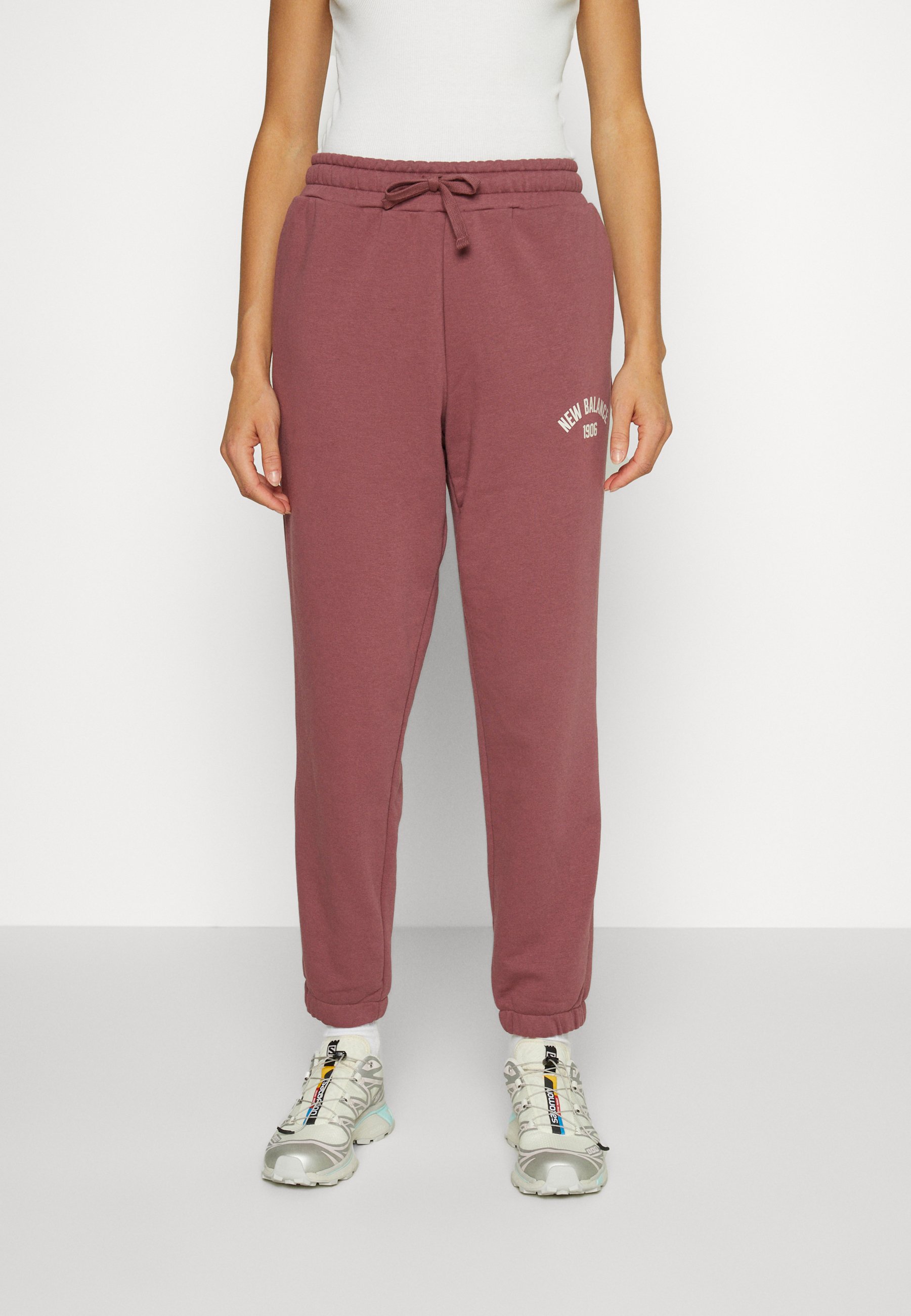 NB ESSENTIALS VARSITY - Tracksuit bottoms - washed burgundy/dark red