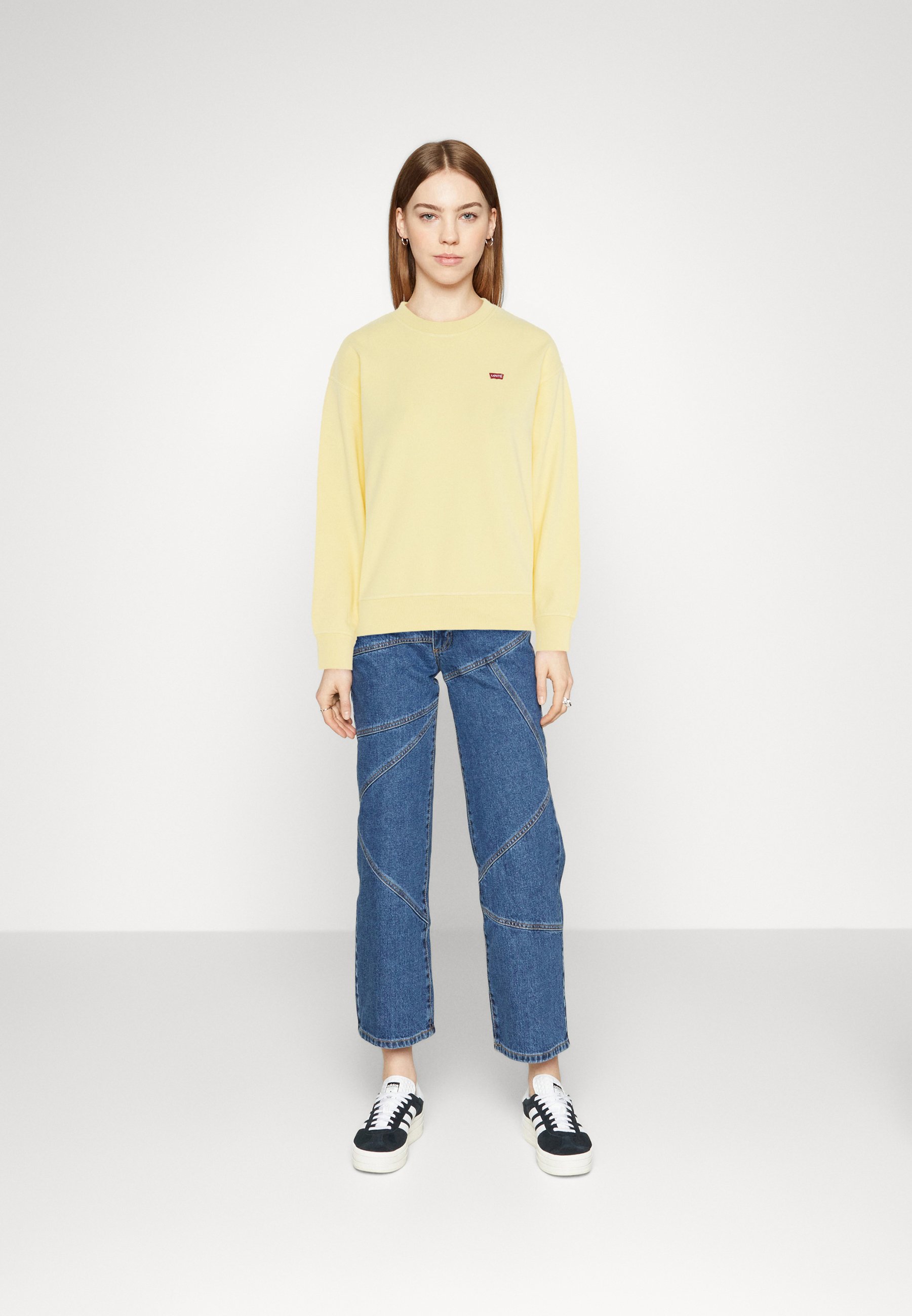 Levi's® STANDARD CREW - Sweatshirt - powdered yellow/yellow