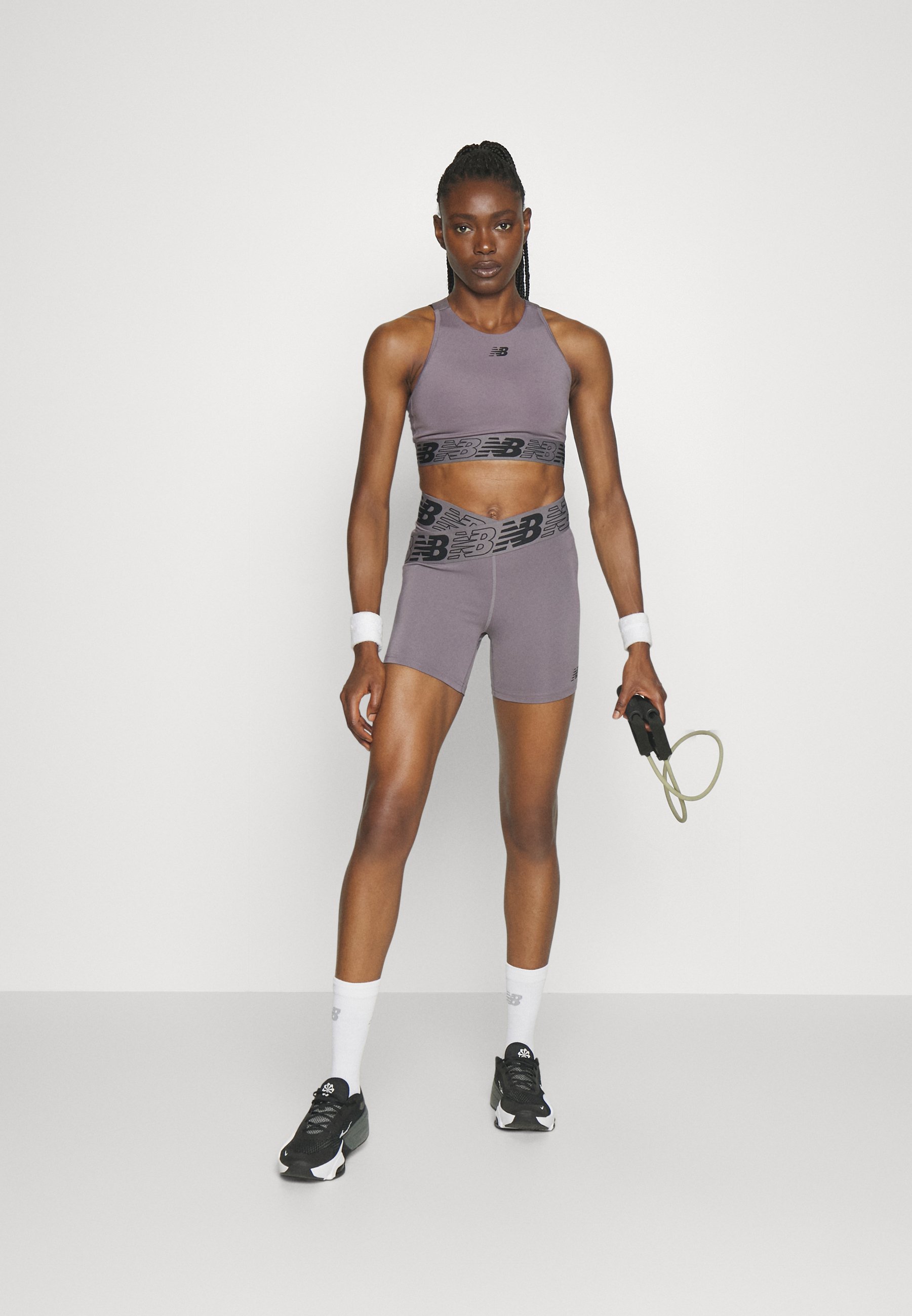 NB RELENTLESS CROP BRA - Medium support sports bra - zinc/grey