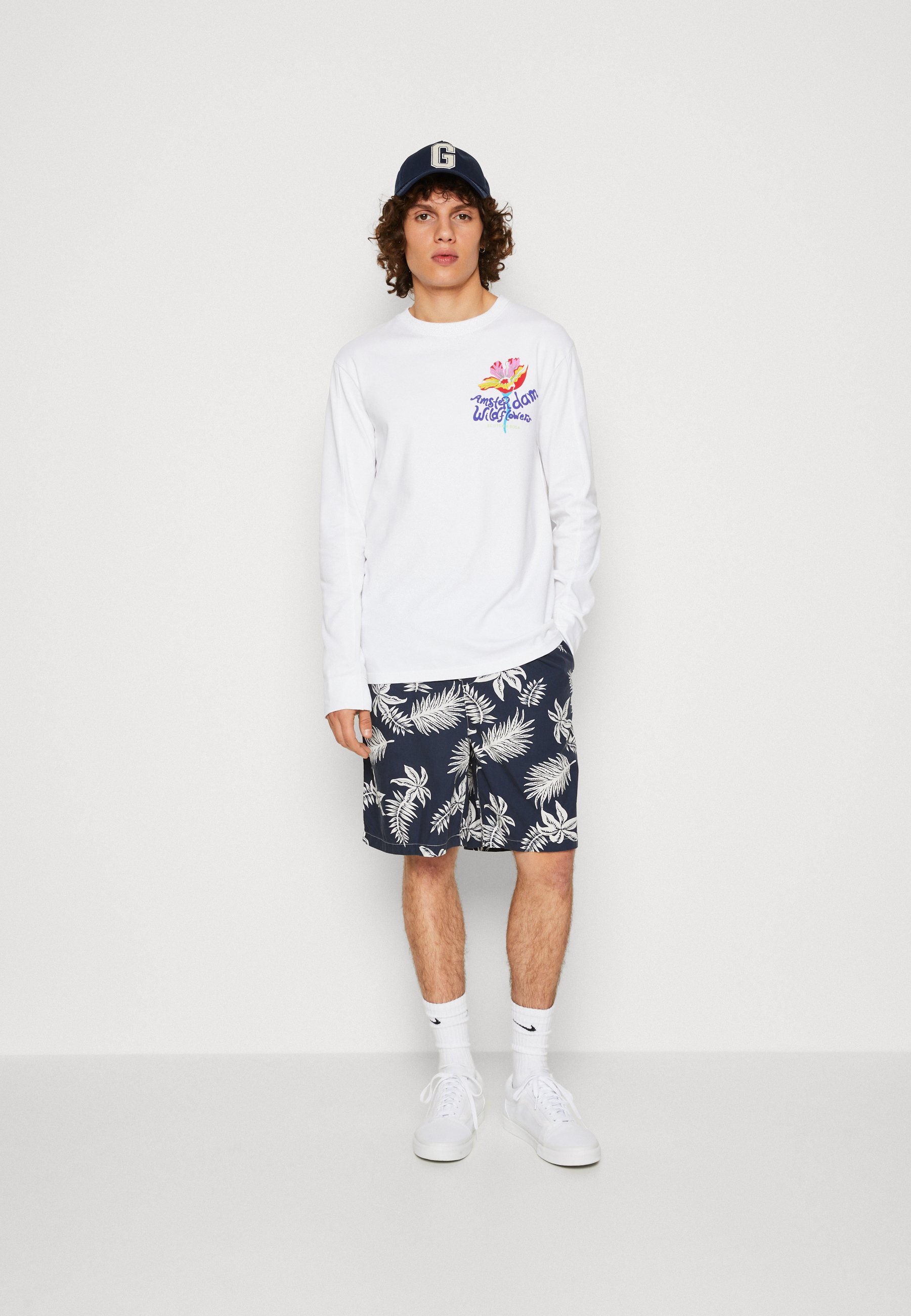Scotch & Soda RELAXED STRAIGHT BERMUDA - Shorts - navy leaf/dark blue
