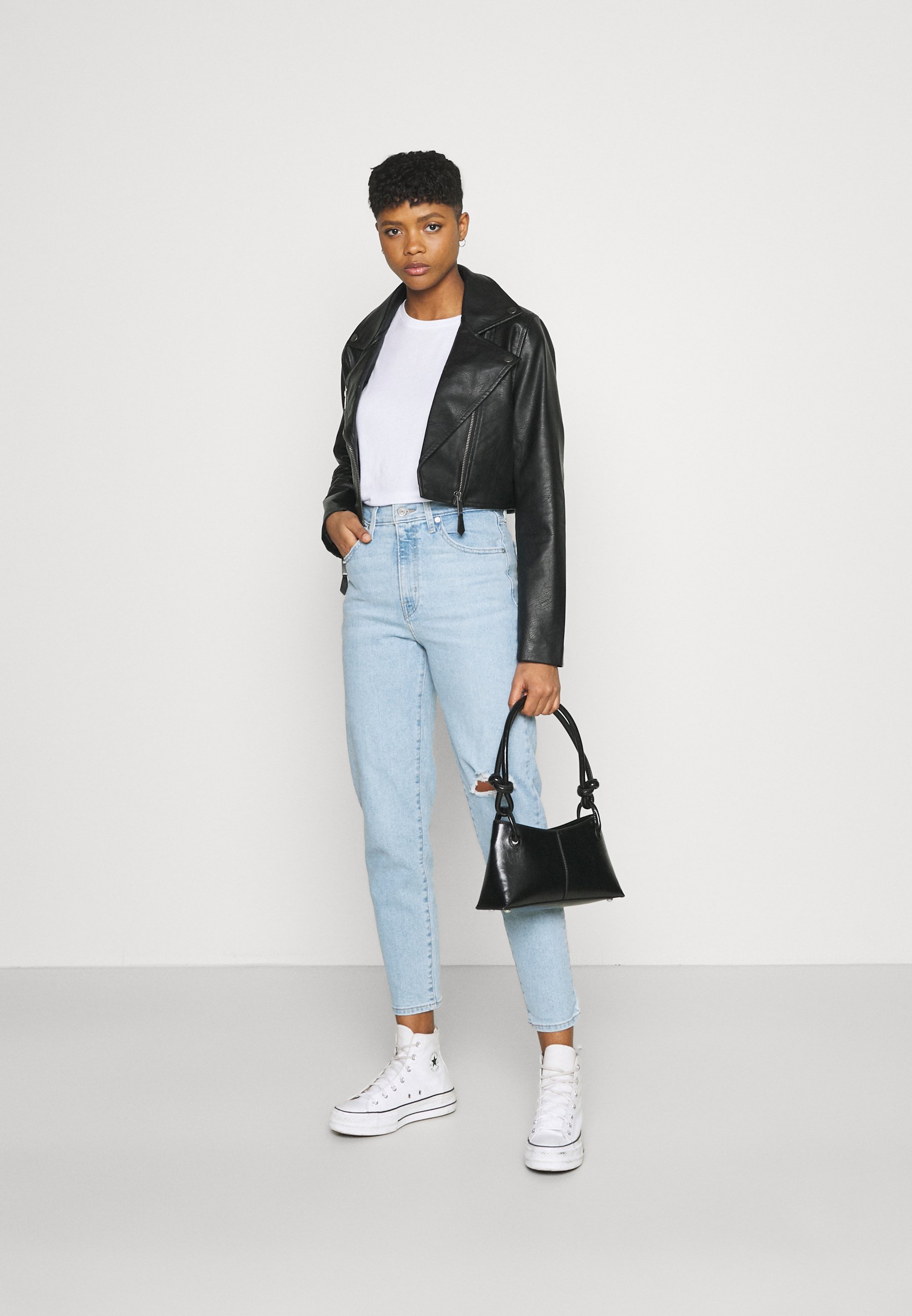 Levi's® HIGH WAISTED MOM - Jeans Tapered Fit - light-blue denim/blue denim