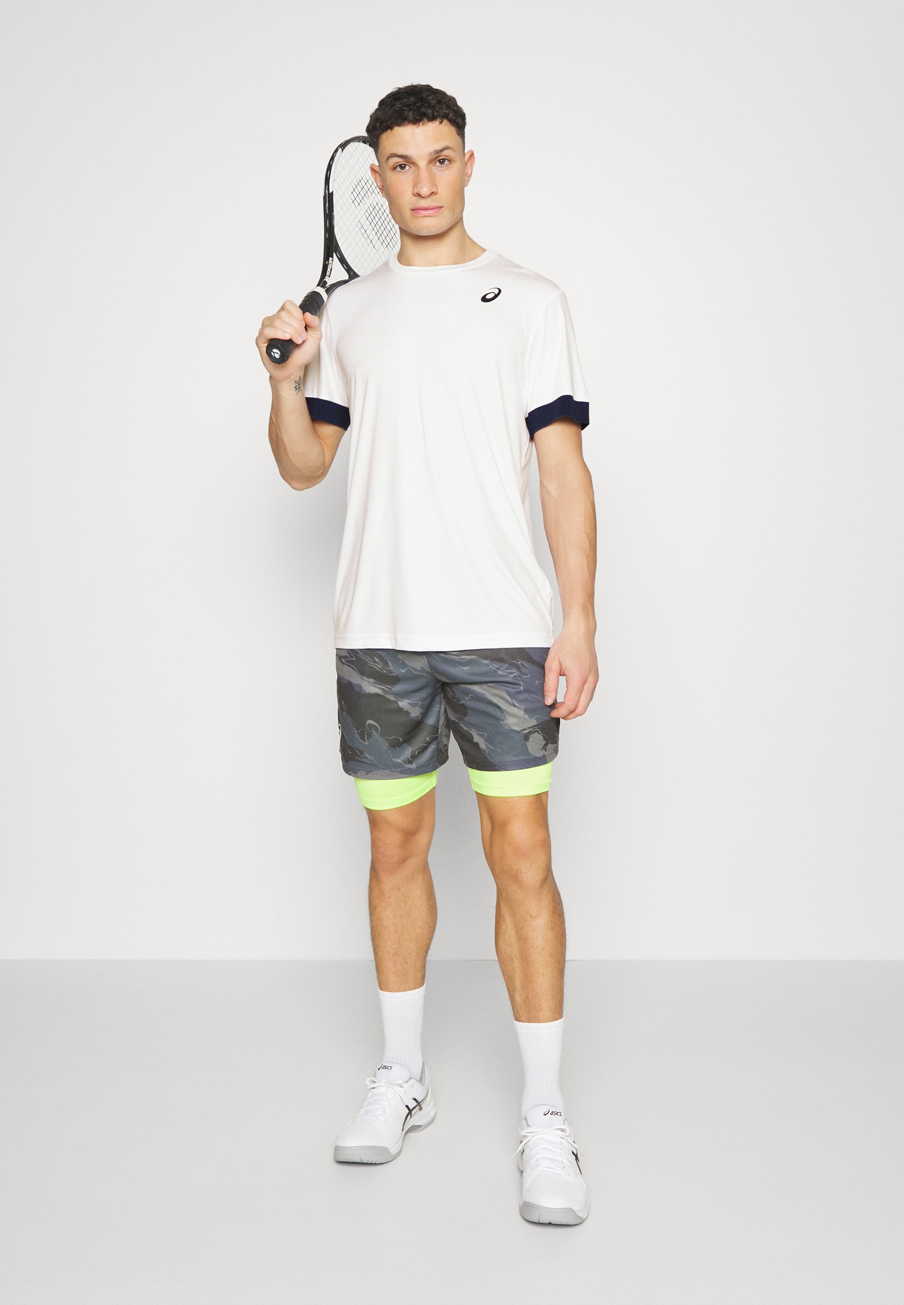 ASICS COURT M SS - Print T-shirt - brilliant white/midnight/white