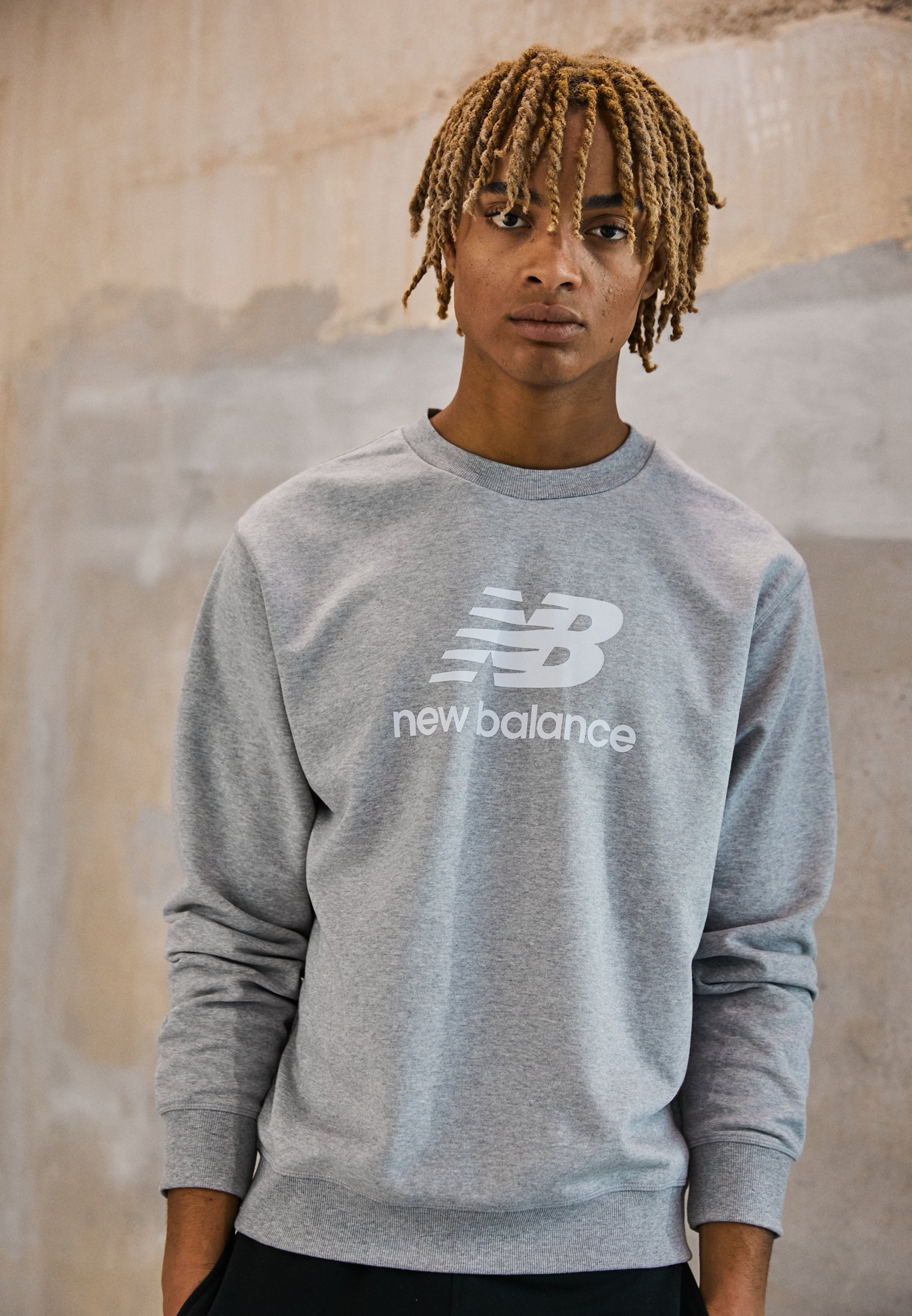 NB ESSENTIALS STACKED LOGO CREW - Sweatshirt - grey