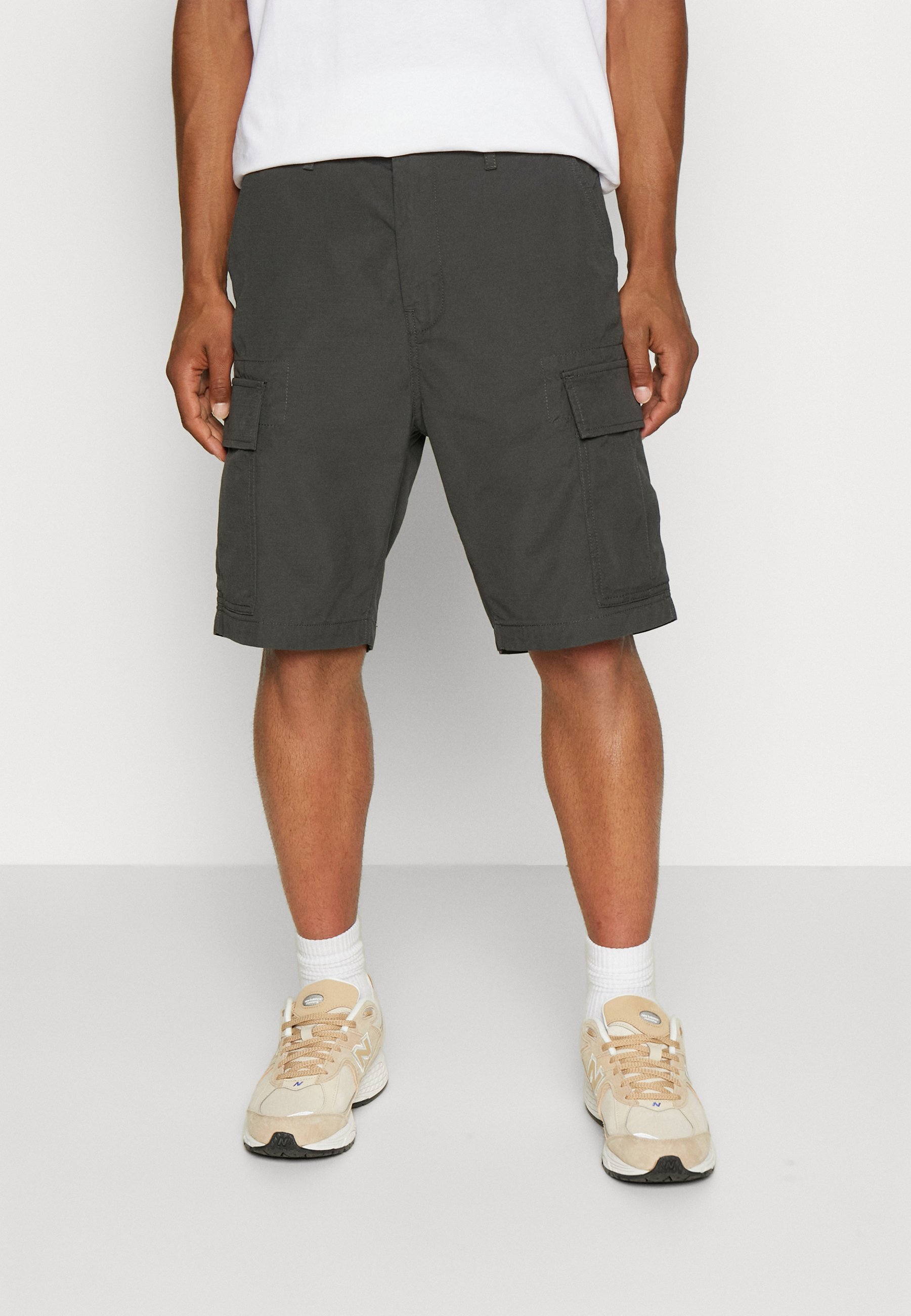 Levi's® CARRIER - Cargo trousers - black/dark grey