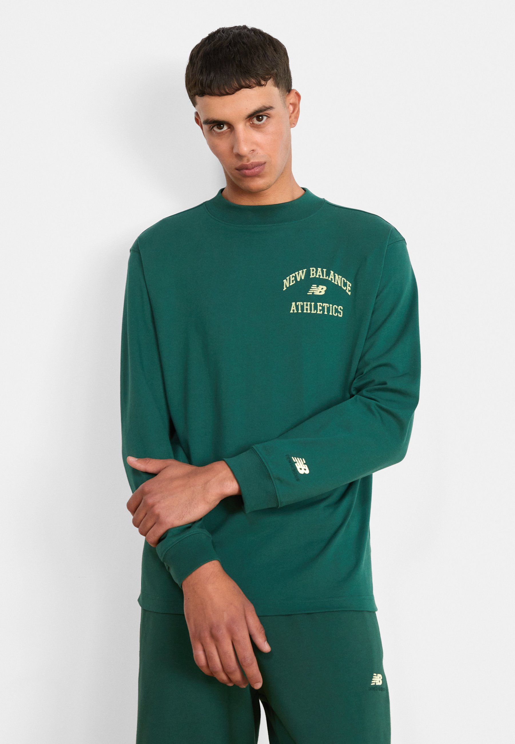 NB ATHLETICS VARSITY GRAPHIC MOCK LONGSLEEVE - Long sleeved top - nightwatch green/dark green