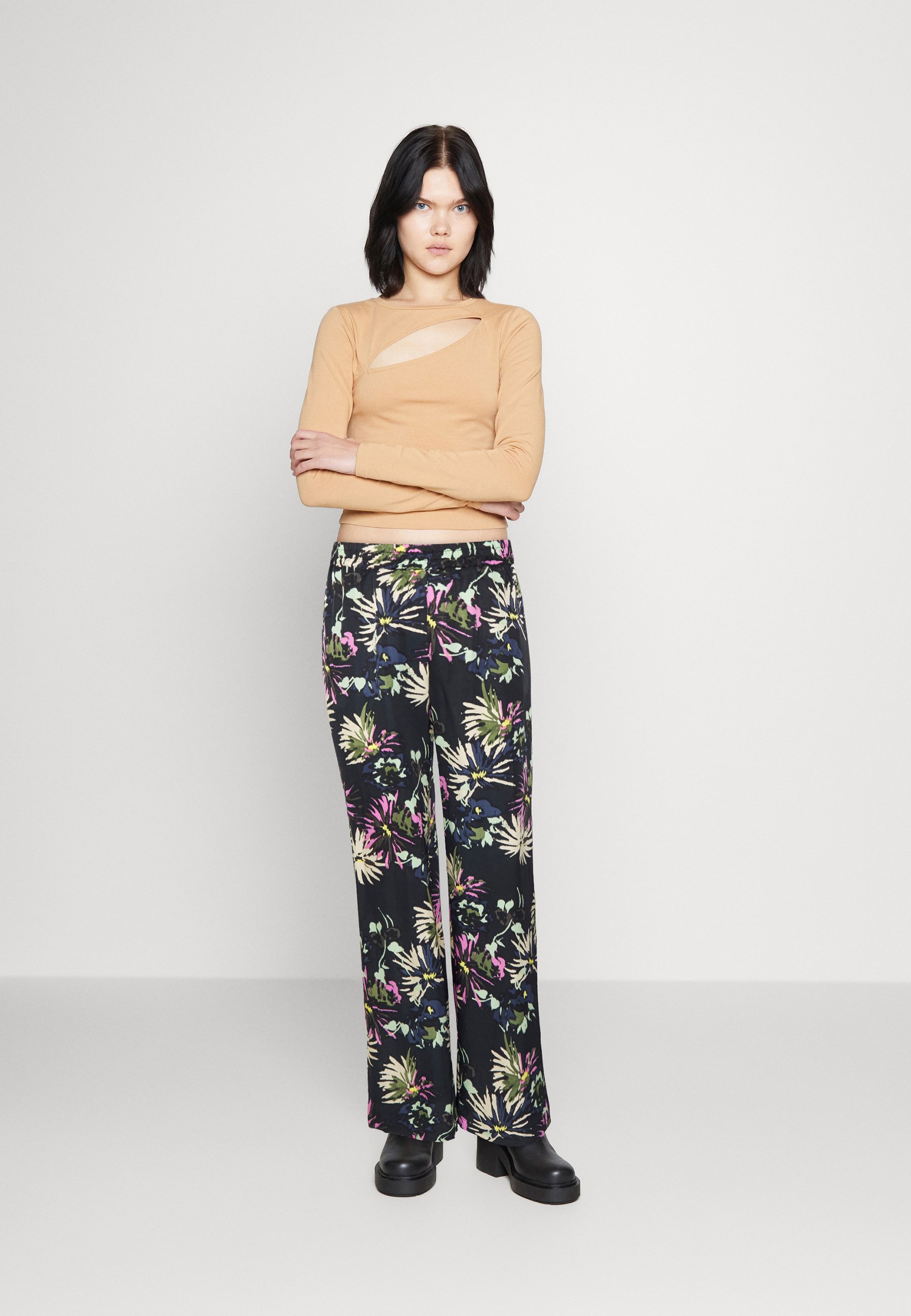 Scotch & Soda GIA WIDE LEG TROUSERS - Trousers - aster black/black