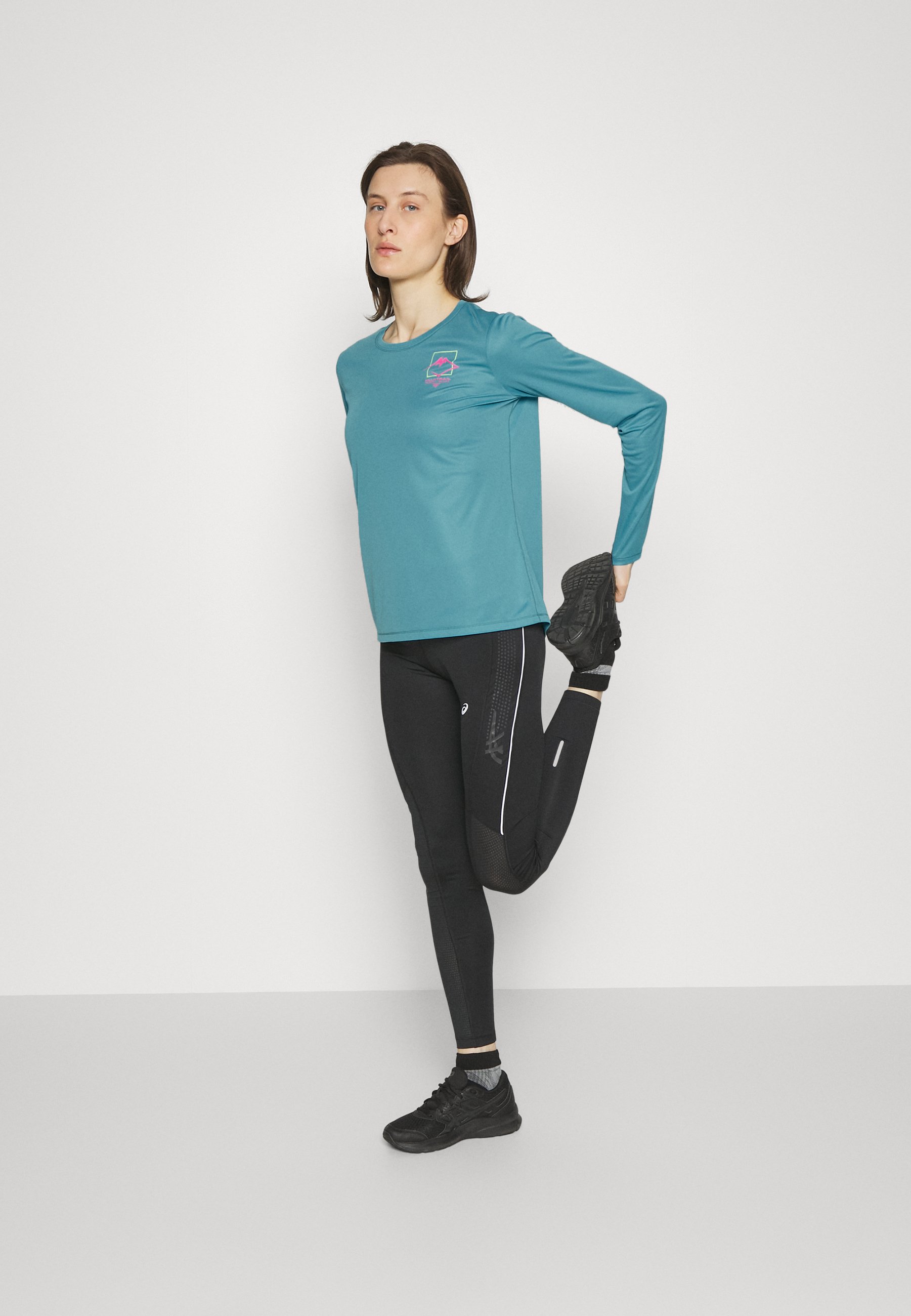 ASICS FUJITRAIL LOGO - Sports T-shirt - gris blue/blue-grey