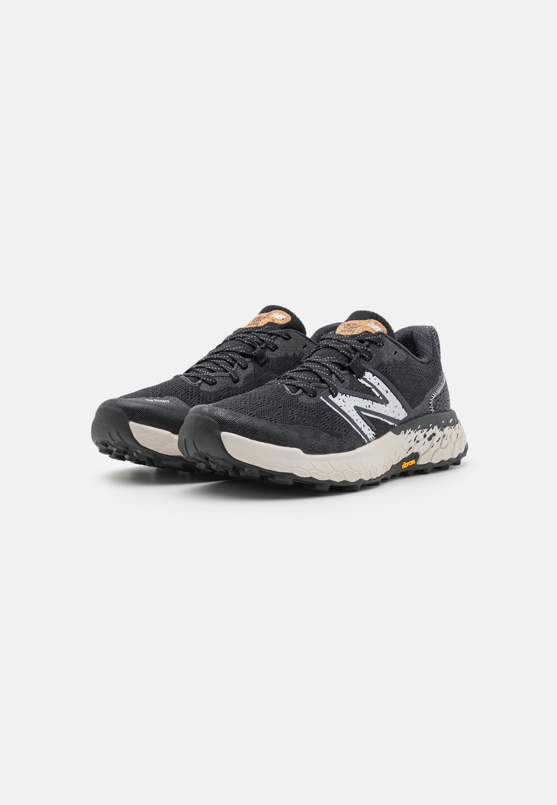 NB FRESH FOAM X HIERRO V7 - Trail running shoes - black