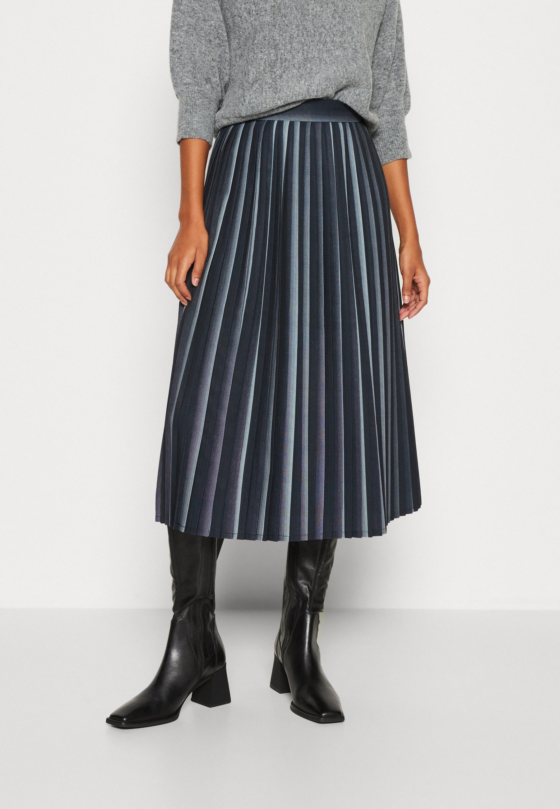 Vero Moda VMMORTICIA SCHOOL CALF PLEAT SKIRT - Pleated skirt - black