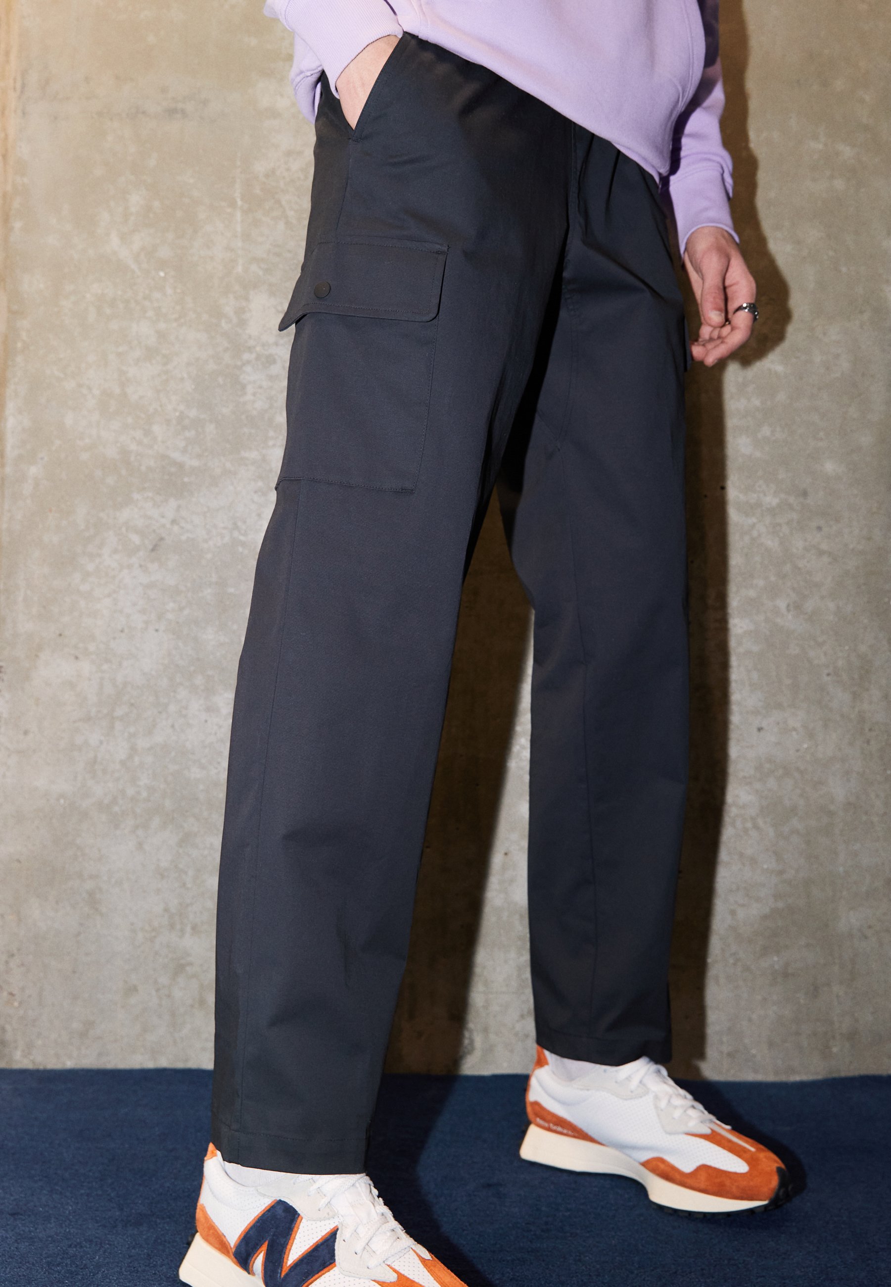NB NB ATHLETICS - Cargo trousers - black