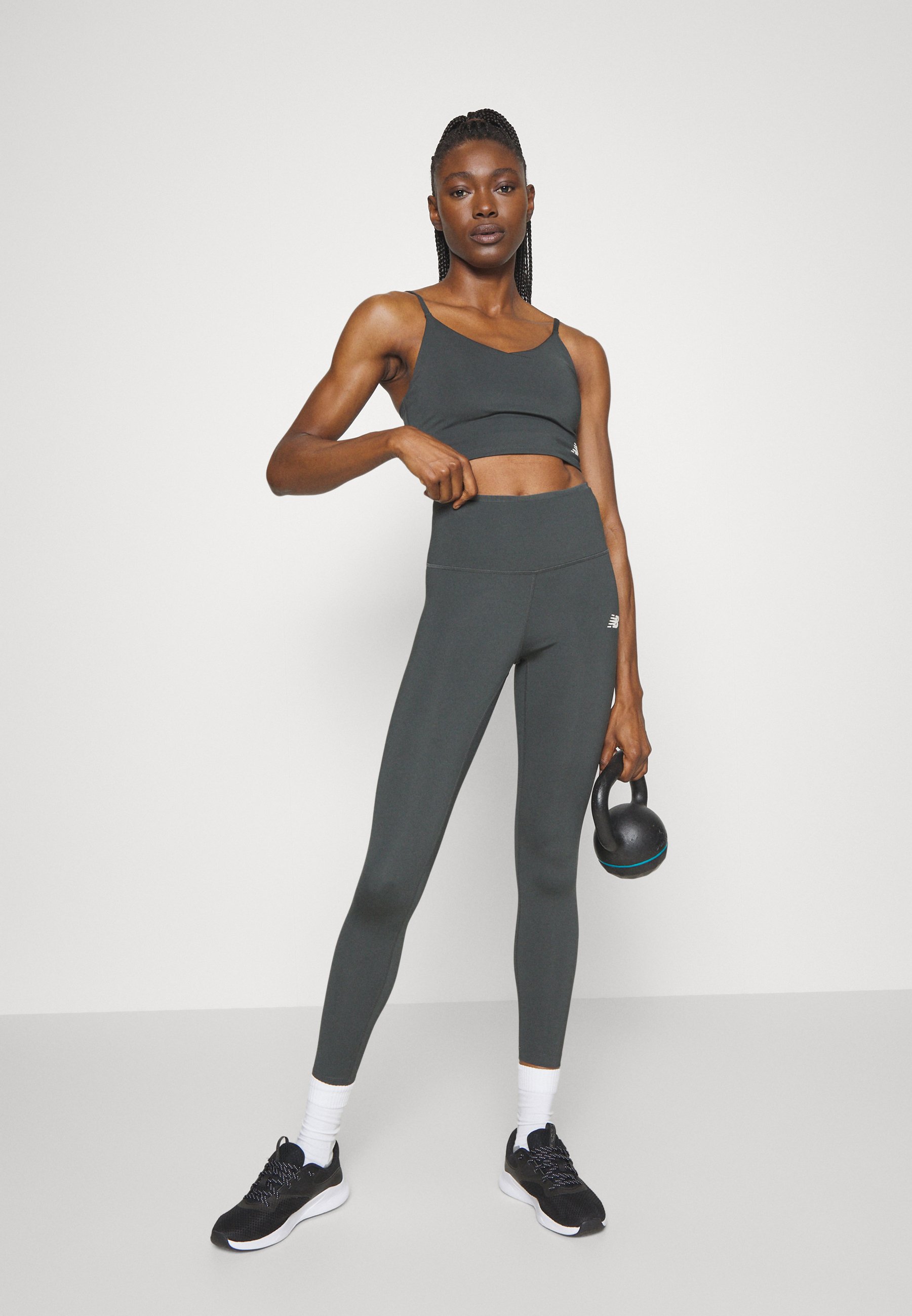 NB LINEAR HERITAGE SOFT - Light support sports bra - blacktop/black