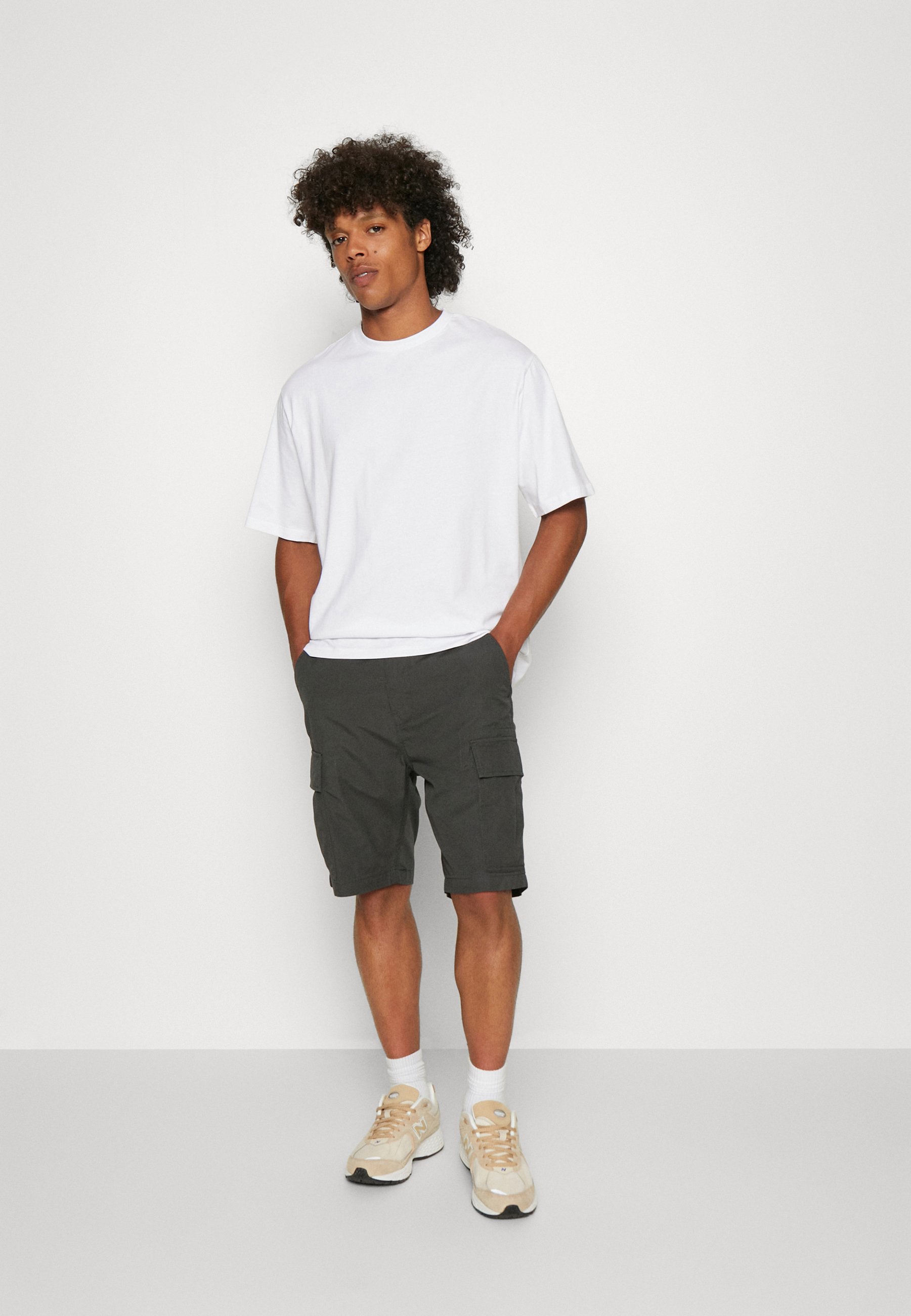 Levi's® CARRIER - Cargo trousers - black/dark grey