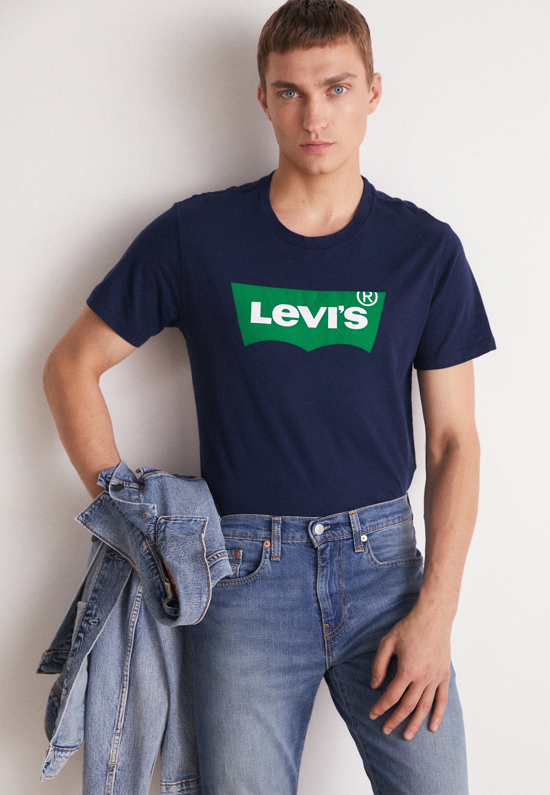 Levi's® GRAPHIC CREWNECK TEE - Print T-shirt - dark blue