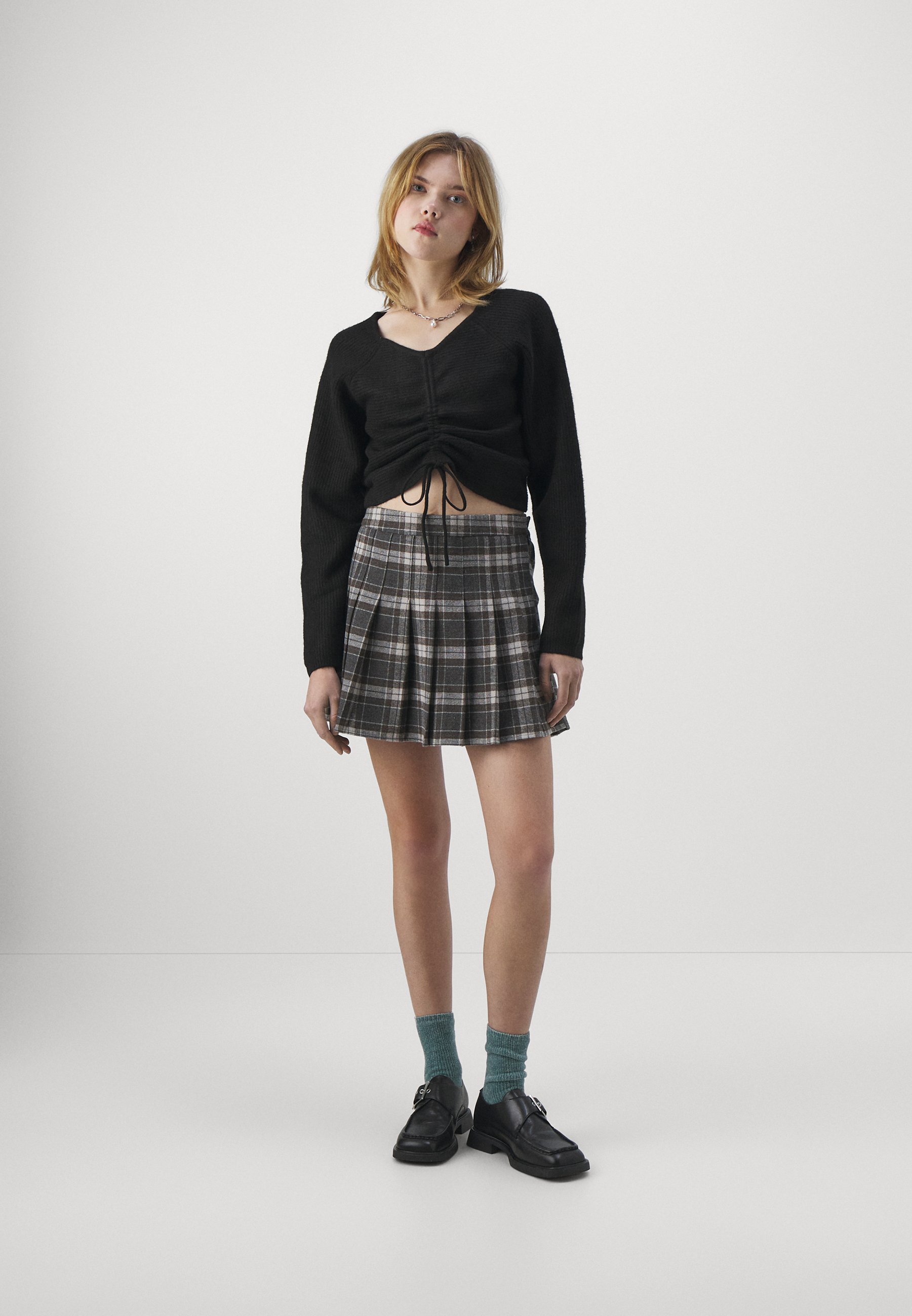 ONLY ONLCHELSEA CHECK SKIRT - Pleated skirt - black/white/black