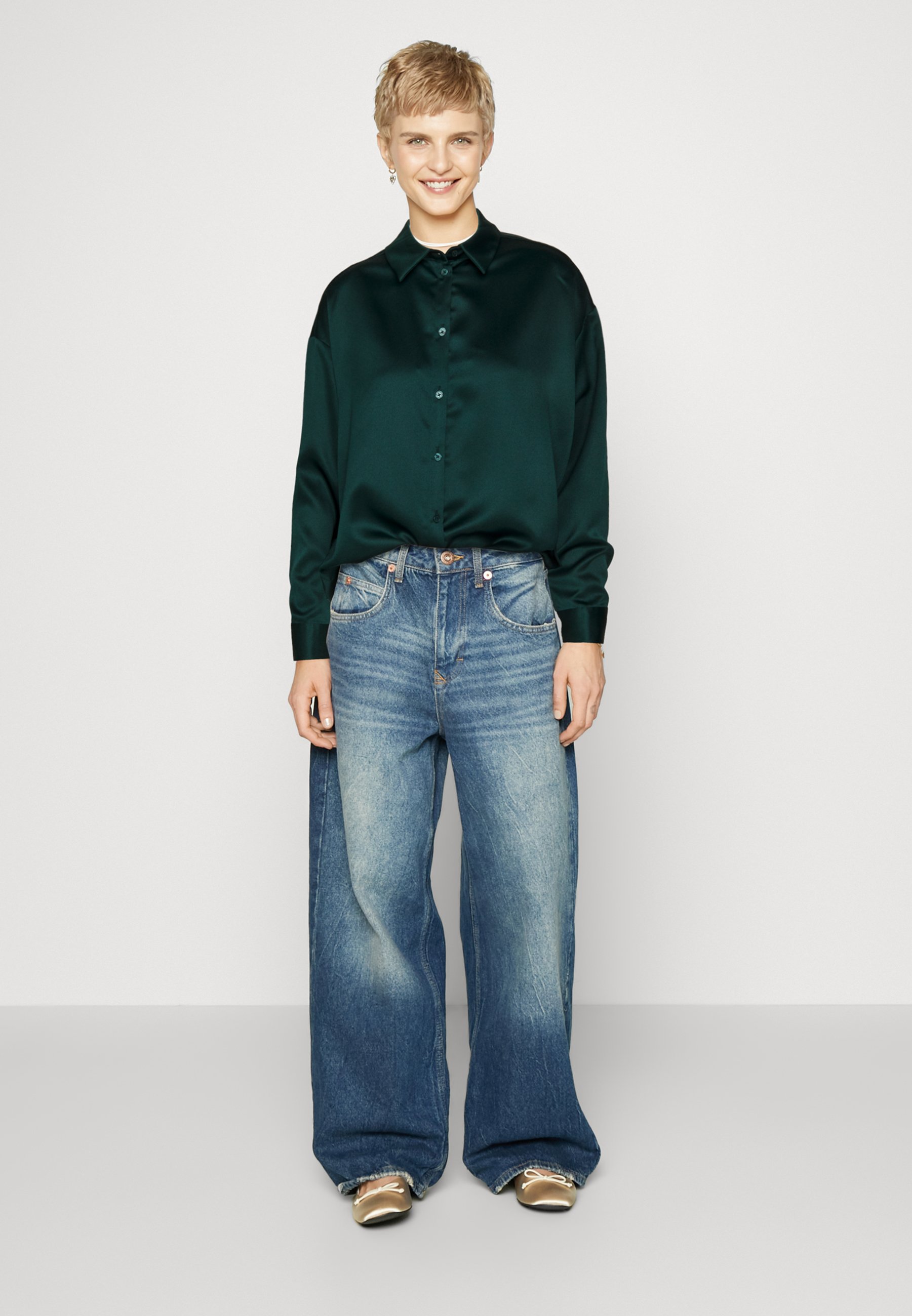 Vero Moda VMMERLE  - Button-down blouse - pondarosa pine/dark green