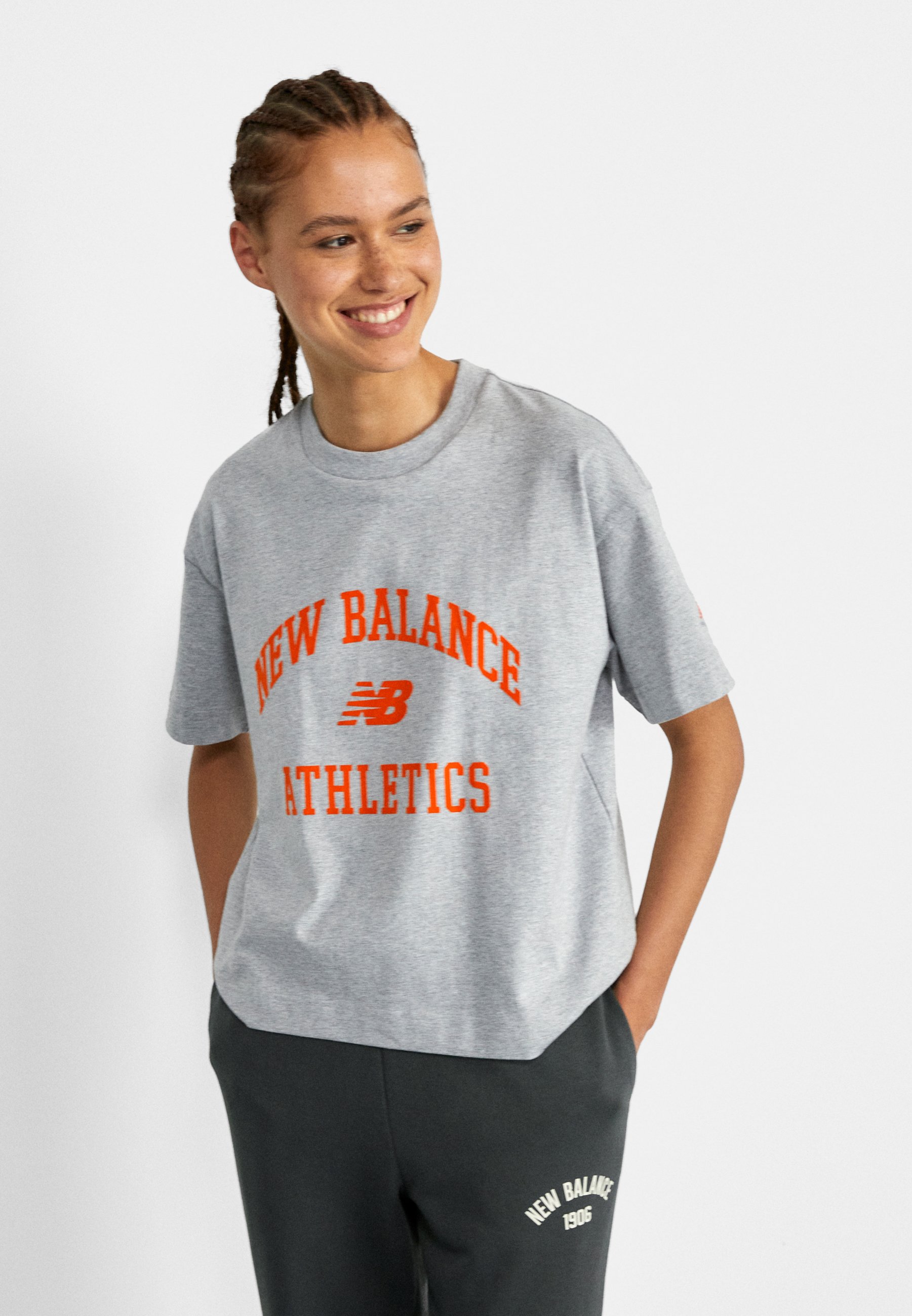 NB ESSENTIALS VARSITY - Tracksuit bottoms - blacktop/black