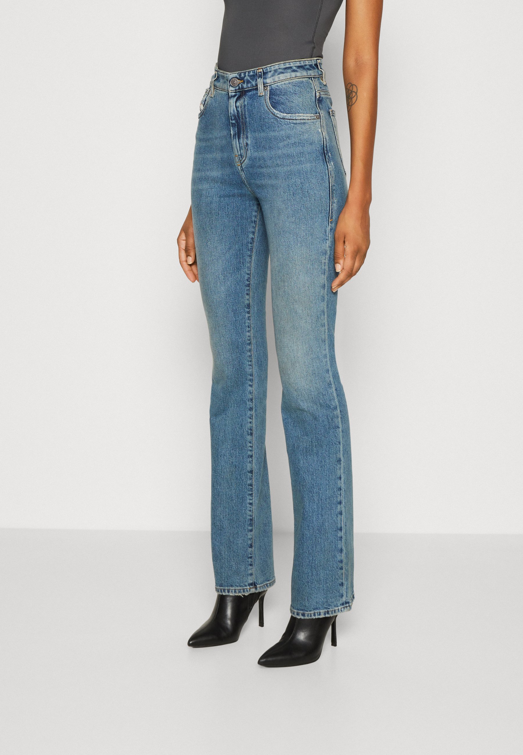 Diesel D-ESCRIPTION - Flared Jeans - denim/blue denim