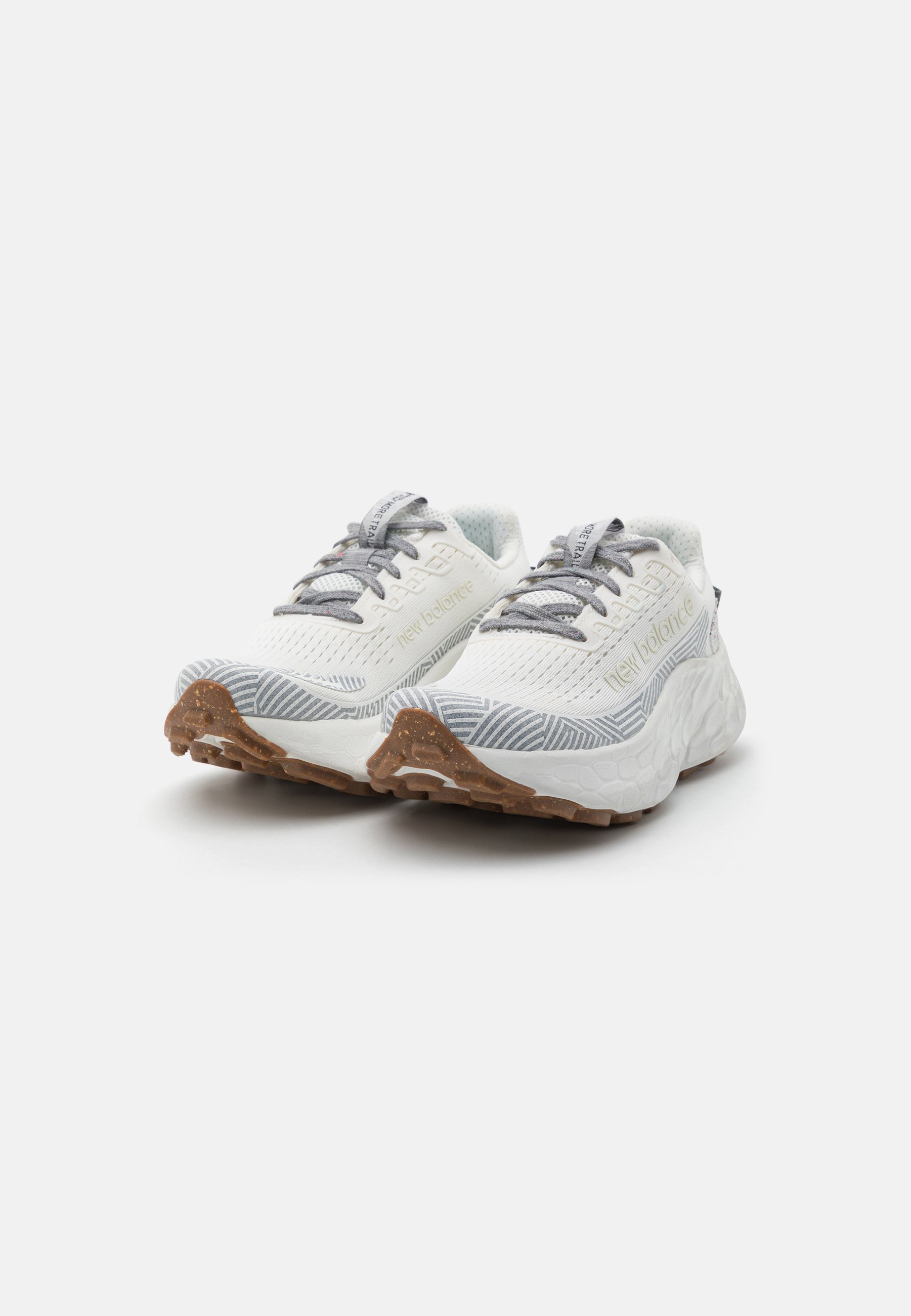 NB FRESH FOAM X MORE - Trail running shoes - white