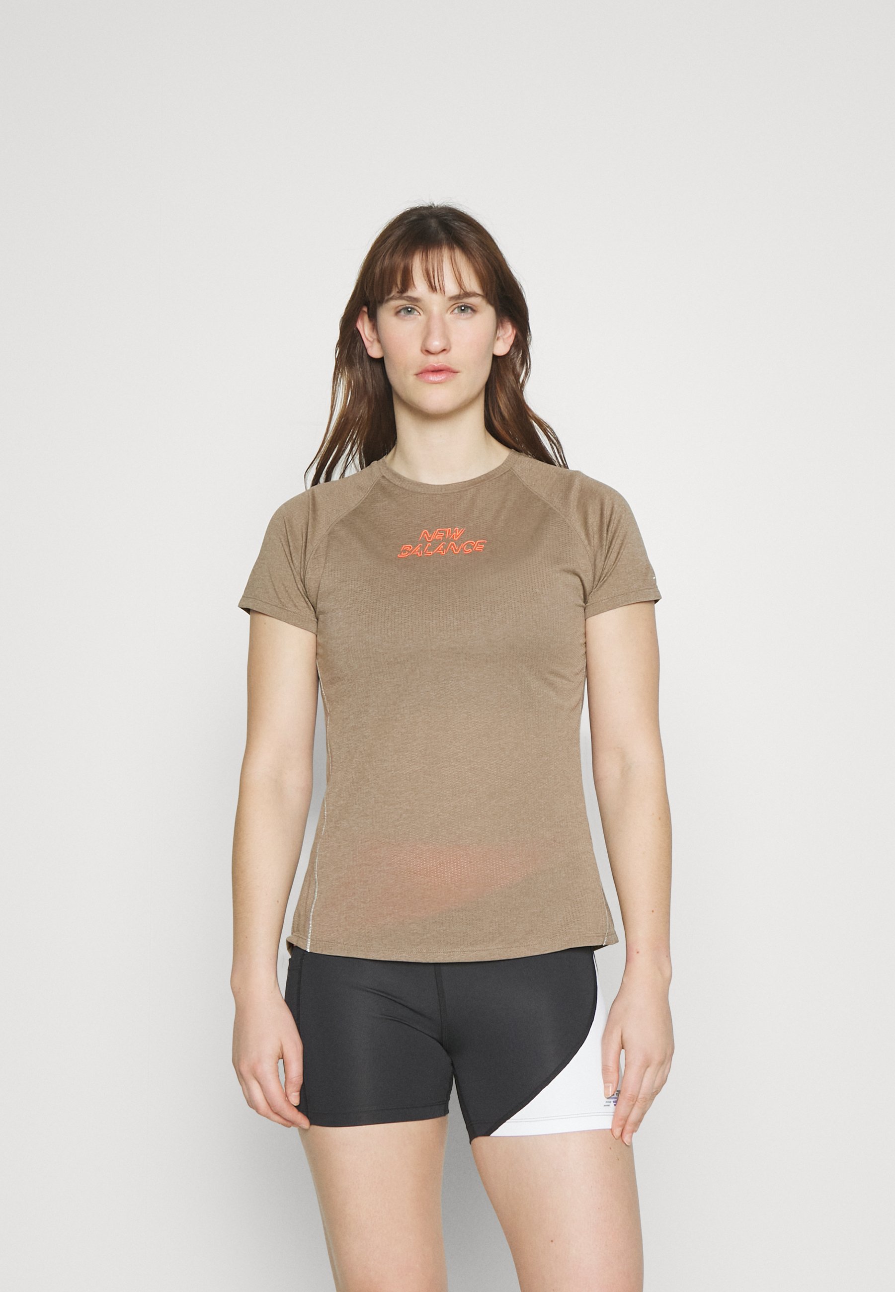 NB PRINTED IMPACT RUN SHORT SLEEVE - Sports T-shirt - mushroom/brown